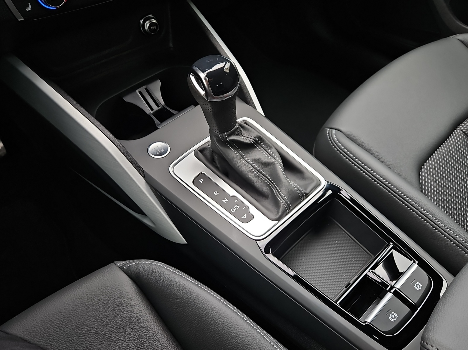 AUDI Q2 35 TFSI S line S-tronic-image-12