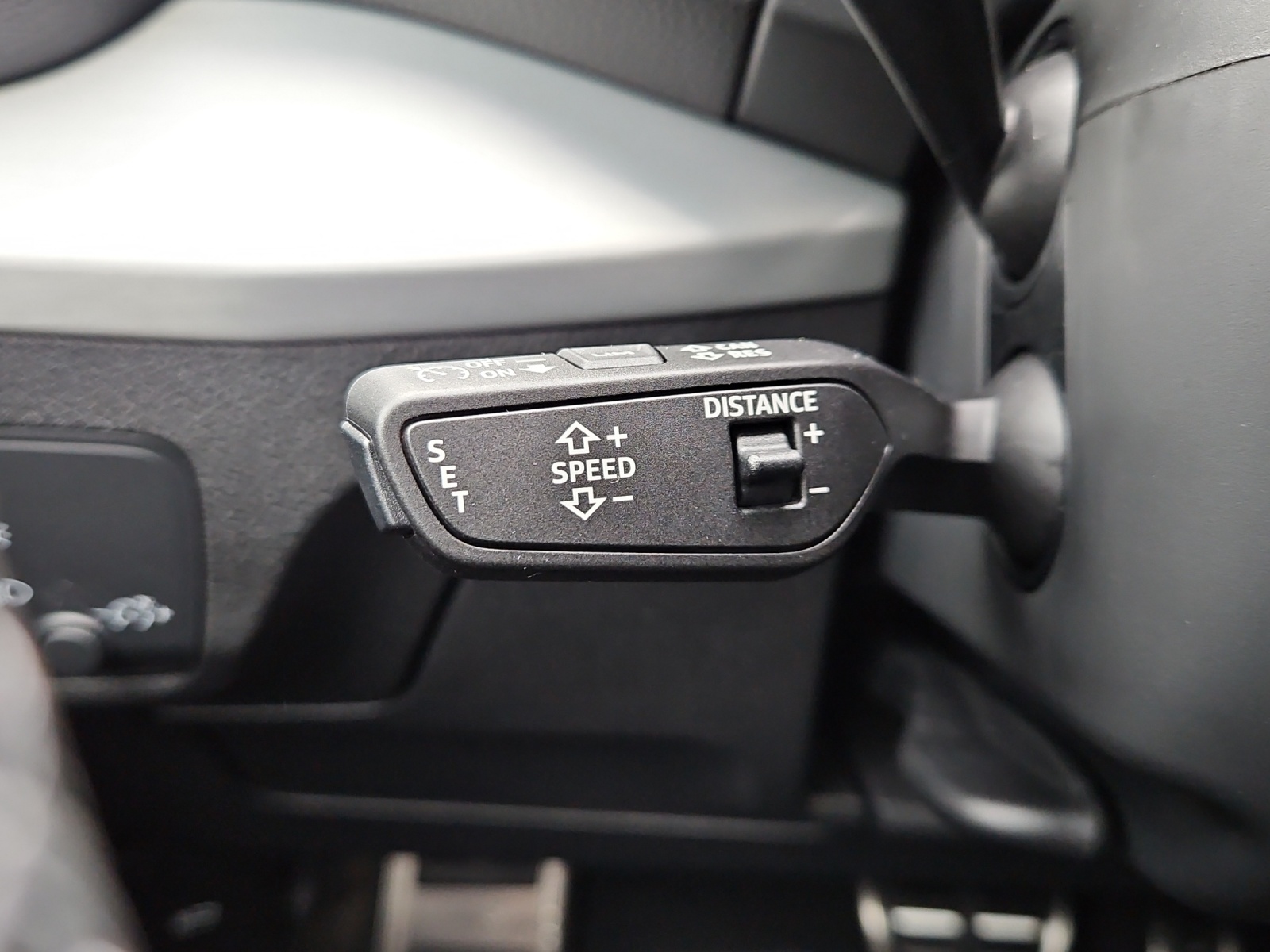 AUDI Q2 35 TFSI S line S-tronic-image-13