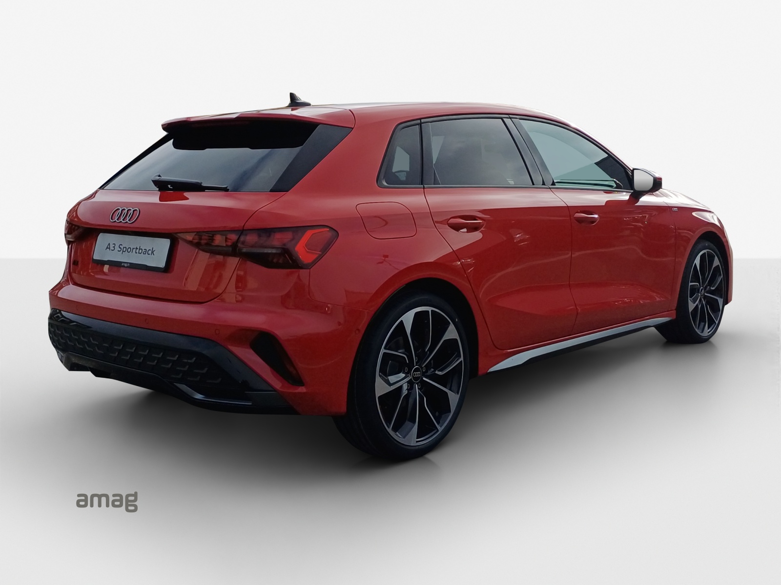 AUDI A3 Sportback TFSI 110 kW S line Attraction S tronic-image-4