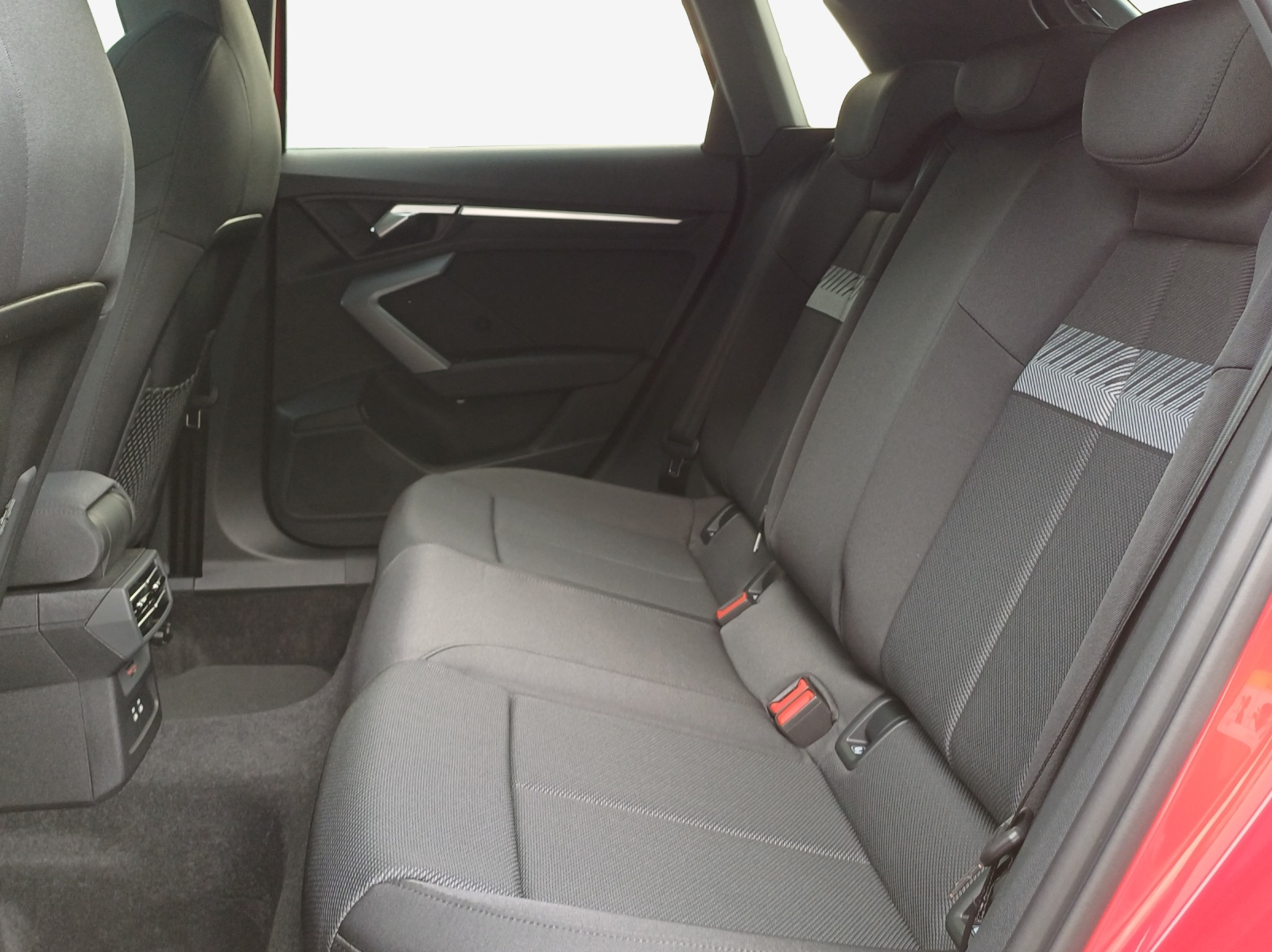 AUDI A3 Sportback TFSI 110 kW S line Attraction S tronic-image-11