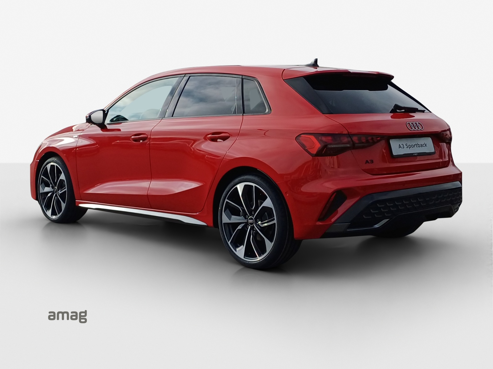 AUDI A3 Sportback TFSI 110 kW S line Attraction S tronic-image-2