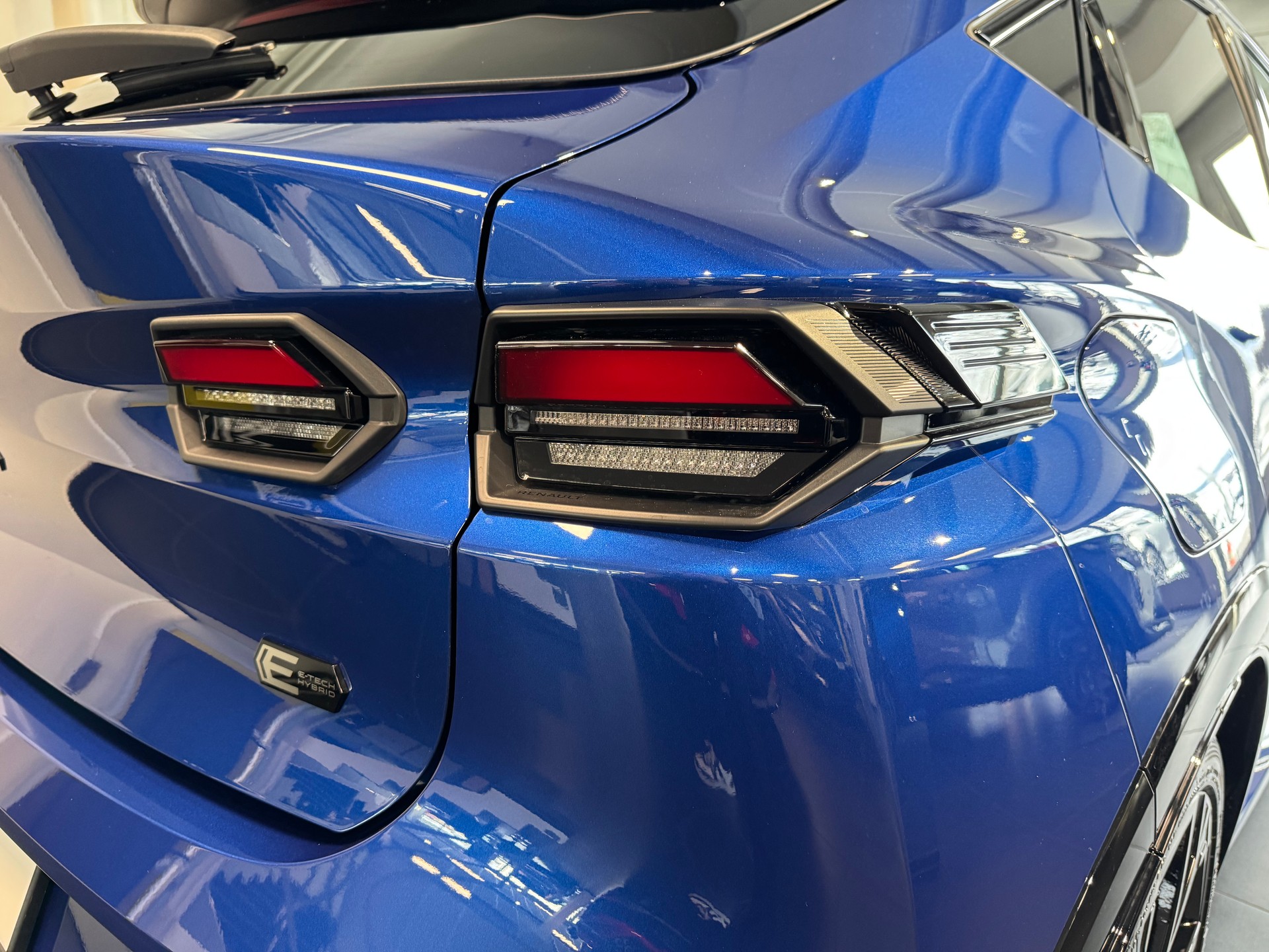 RENAULT CLIO E-TECH FULL HYBRID esprit Alpine full hybrid E-Tech 160-image-10
