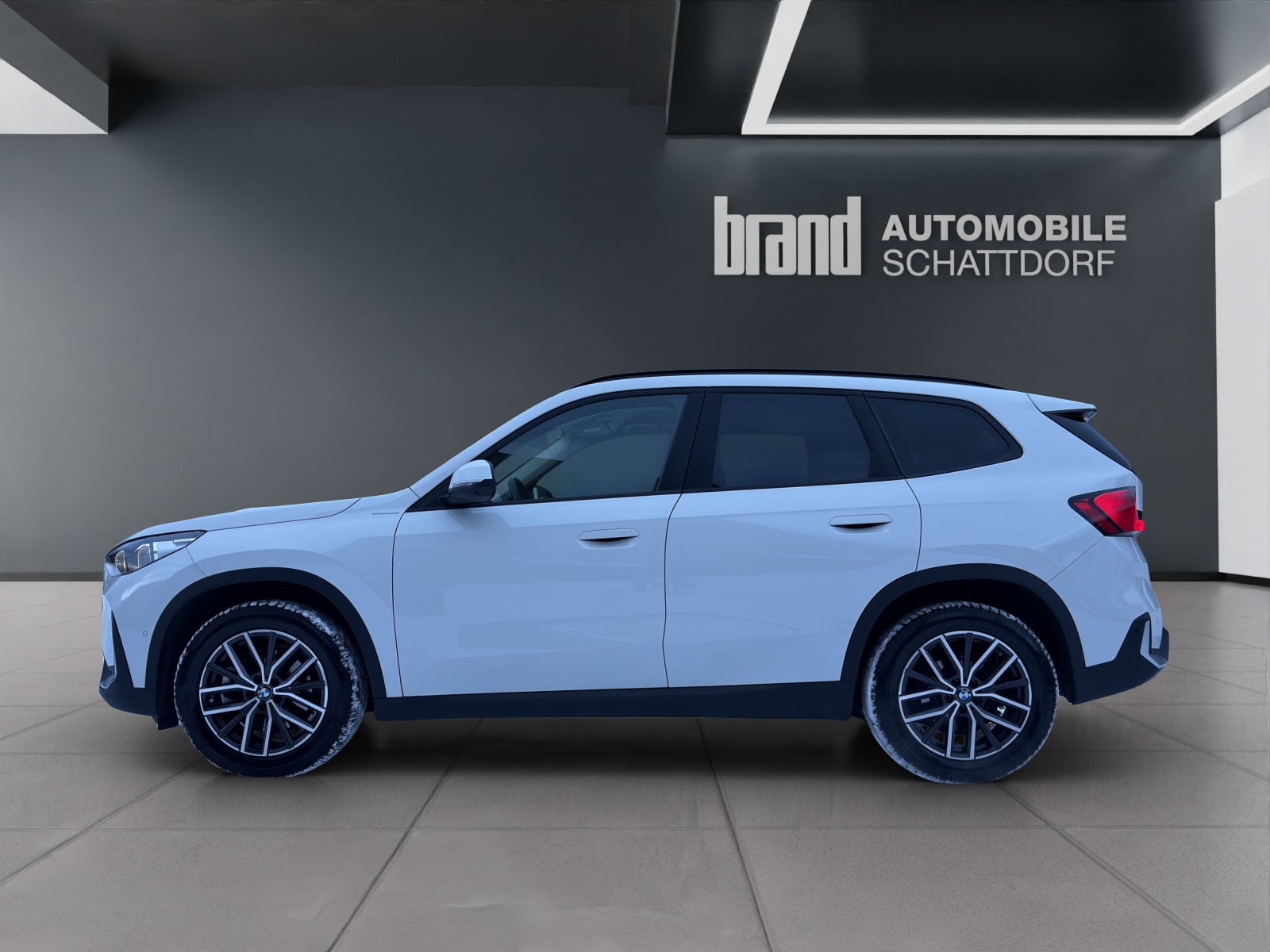 BMW X1 23d xDrive-showroom-element-1