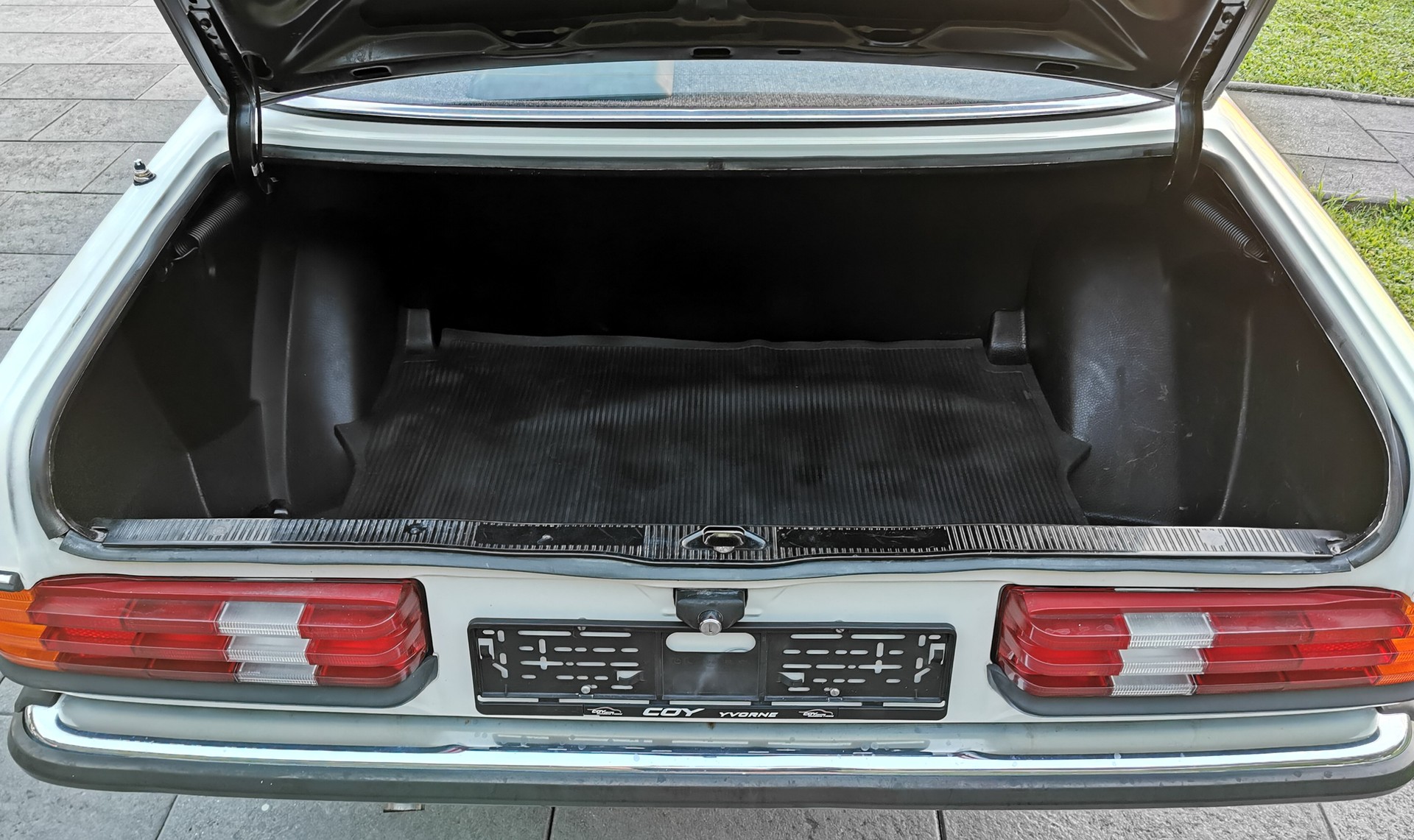 MERCEDES-BENZ W123-image-11