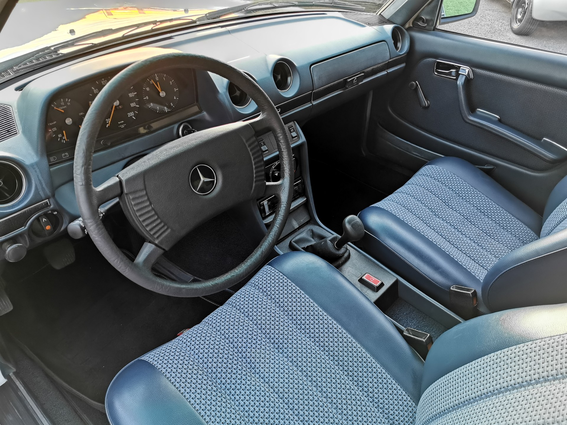 MERCEDES-BENZ W123-image-9