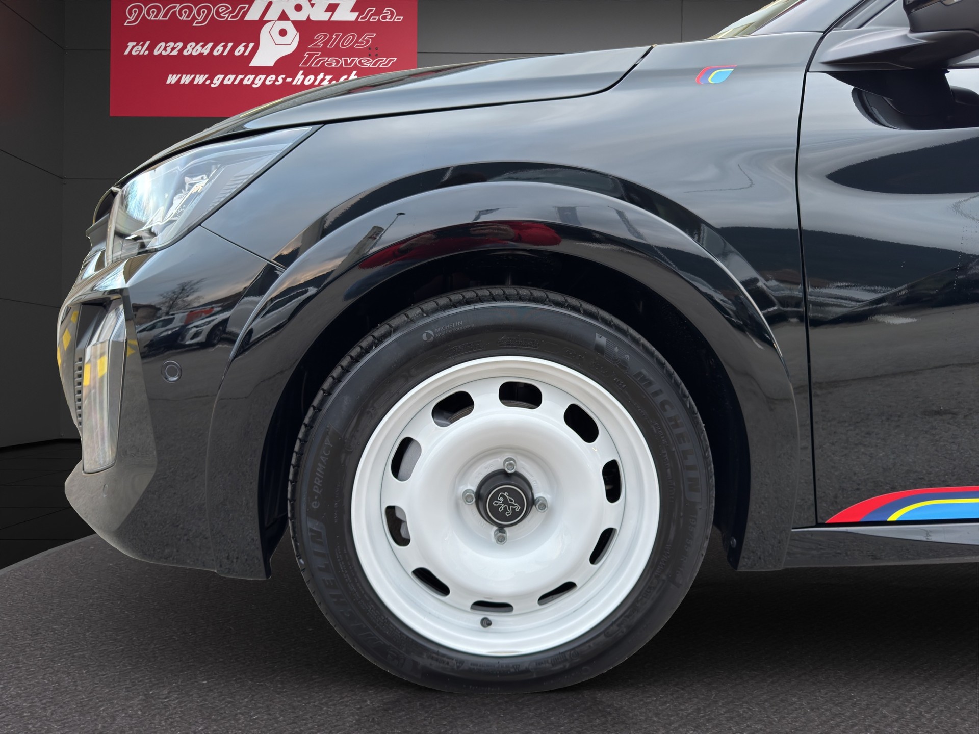PEUGEOT 208 1.2 208 R-image-3