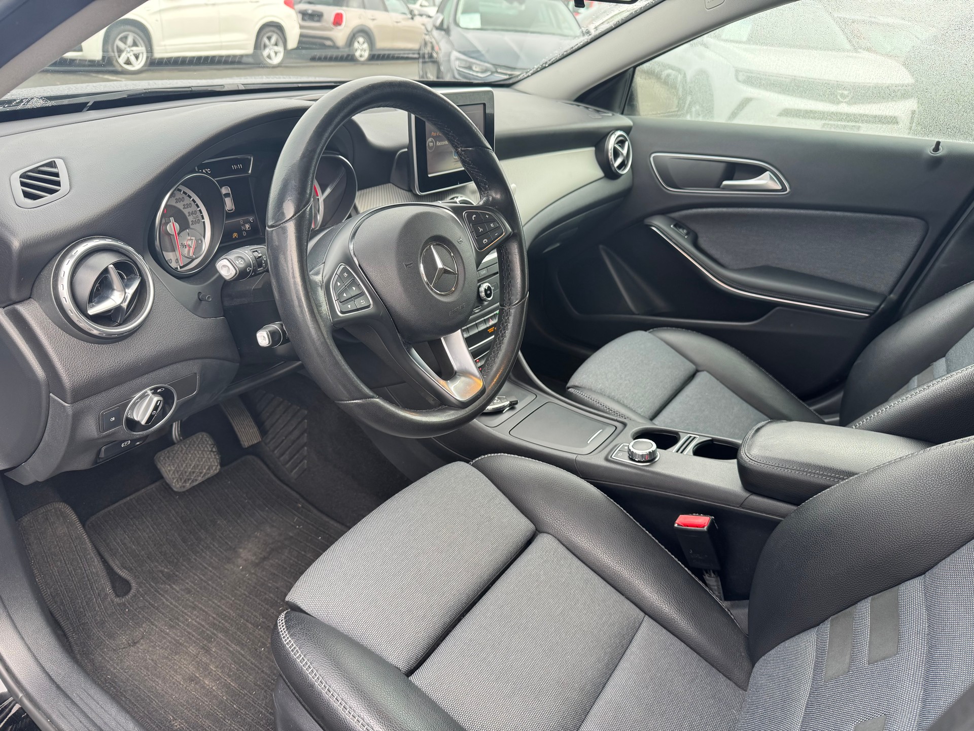 MERCEDES-BENZ GLA 200 CDI AMG Line 4Matic 7G-DCT-image-8