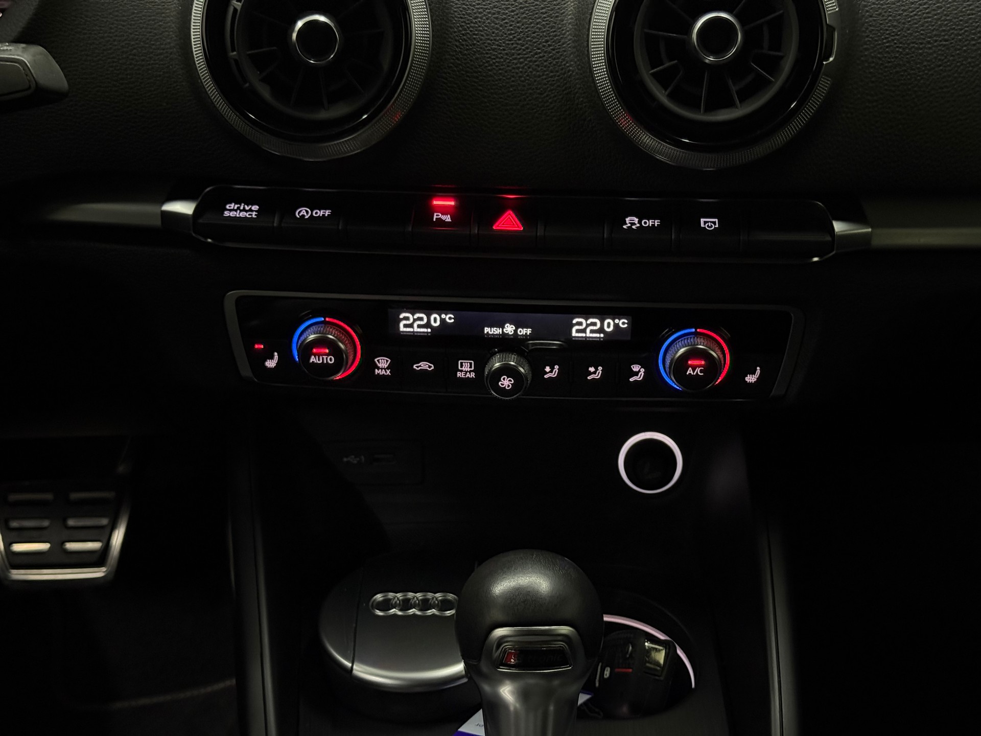 AUDI S3 Sportback 2.0 TFSI quattro S-tronic-image-13