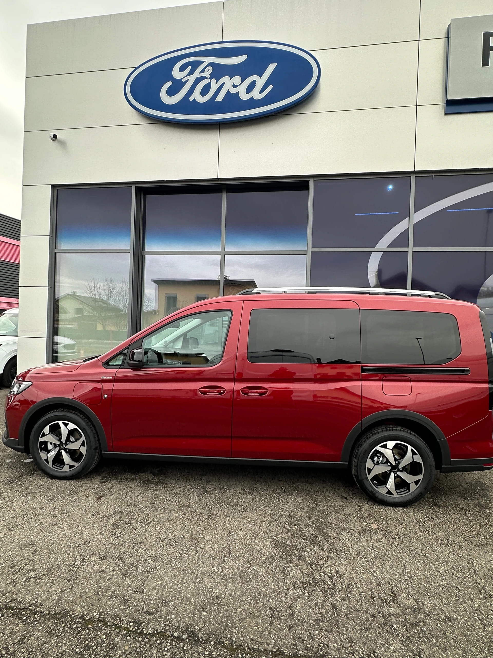 FORD TOURNEO CONNECT Grand 1.5 EcoB Active/PHEV/Aut.-image-2