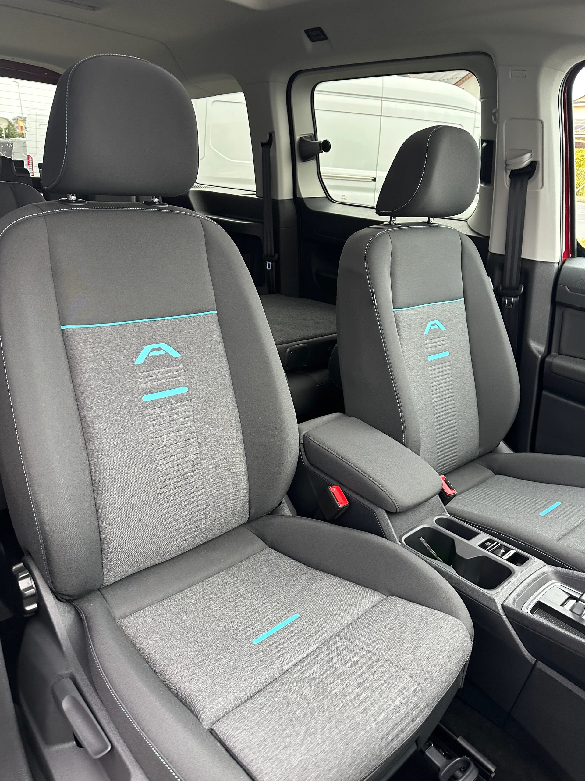 FORD TOURNEO CONNECT Grand 1.5 EcoB Active/PHEV/Aut.-image-15
