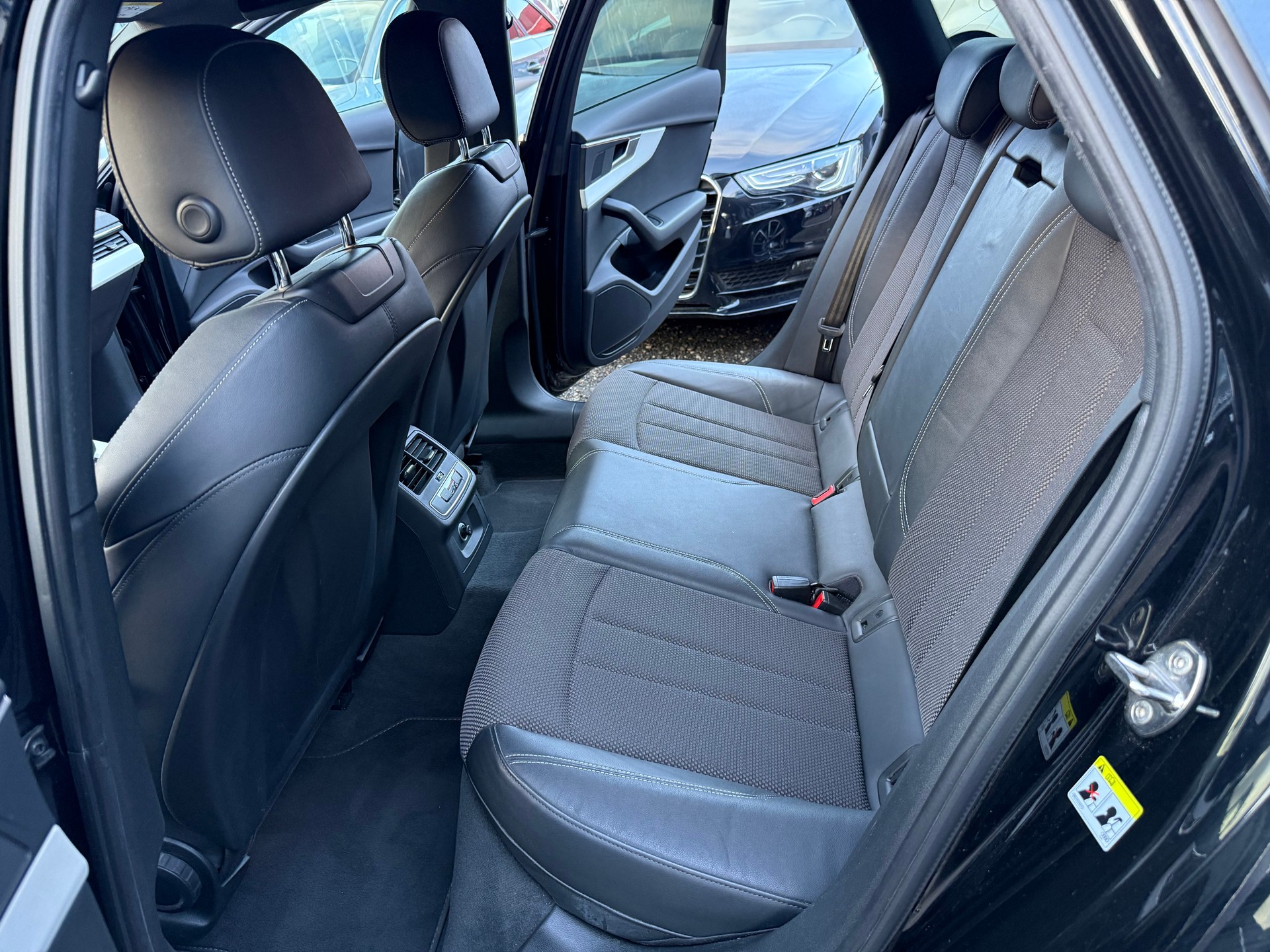 AUDI A4 AVANT 2.0 TDI S-LINE QUATTRO S-TRONIC-image-11