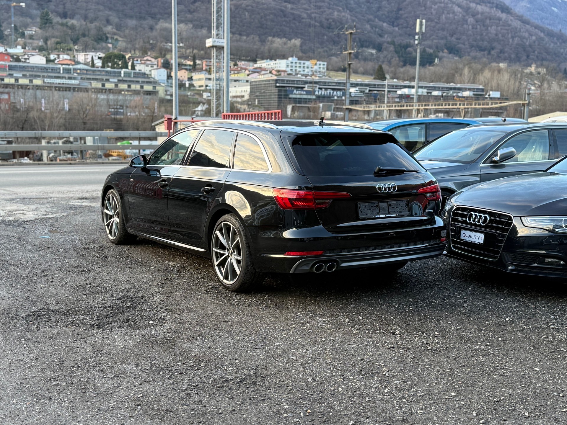 AUDI A4 AVANT 2.0 TDI S-LINE QUATTRO S-TRONIC-image-4