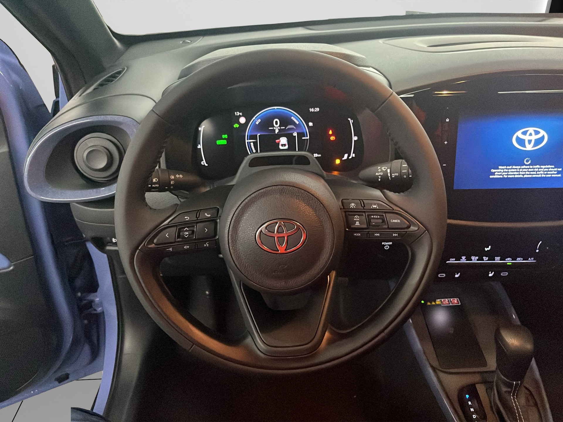 TOYOTA AYGO X 1.5 VVT-i HSD Tre-image-8