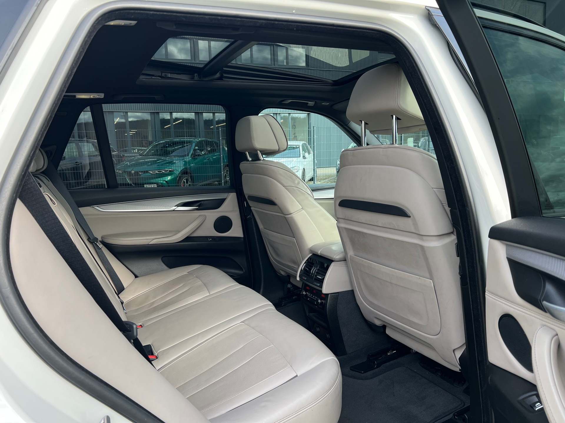 BMW X5 xDrive M50d Steptronic-image-29