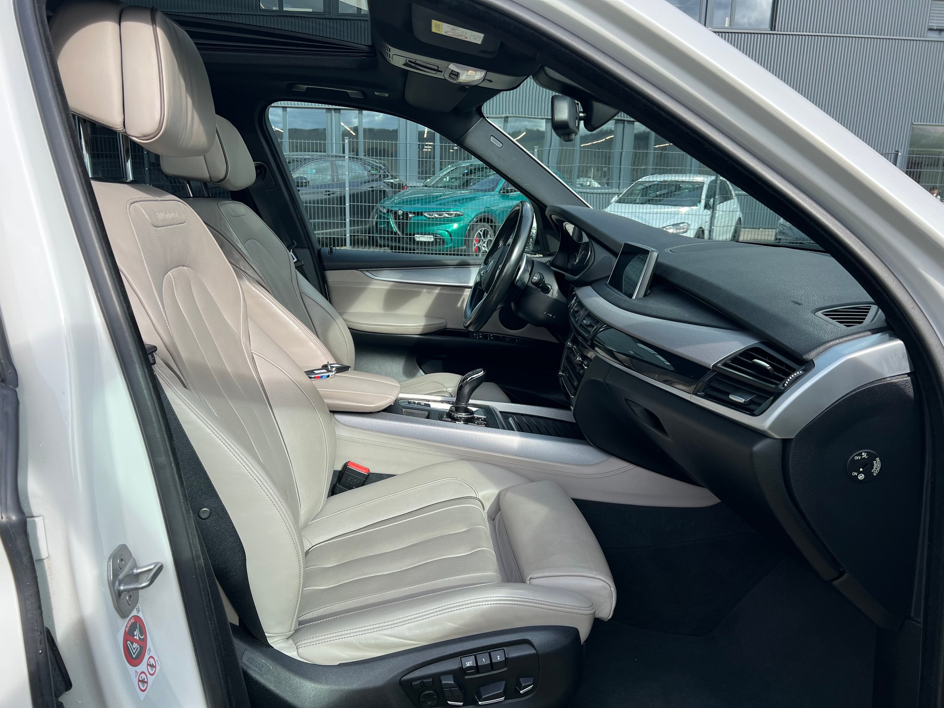 BMW X5 xDrive M50d Steptronic-image-25