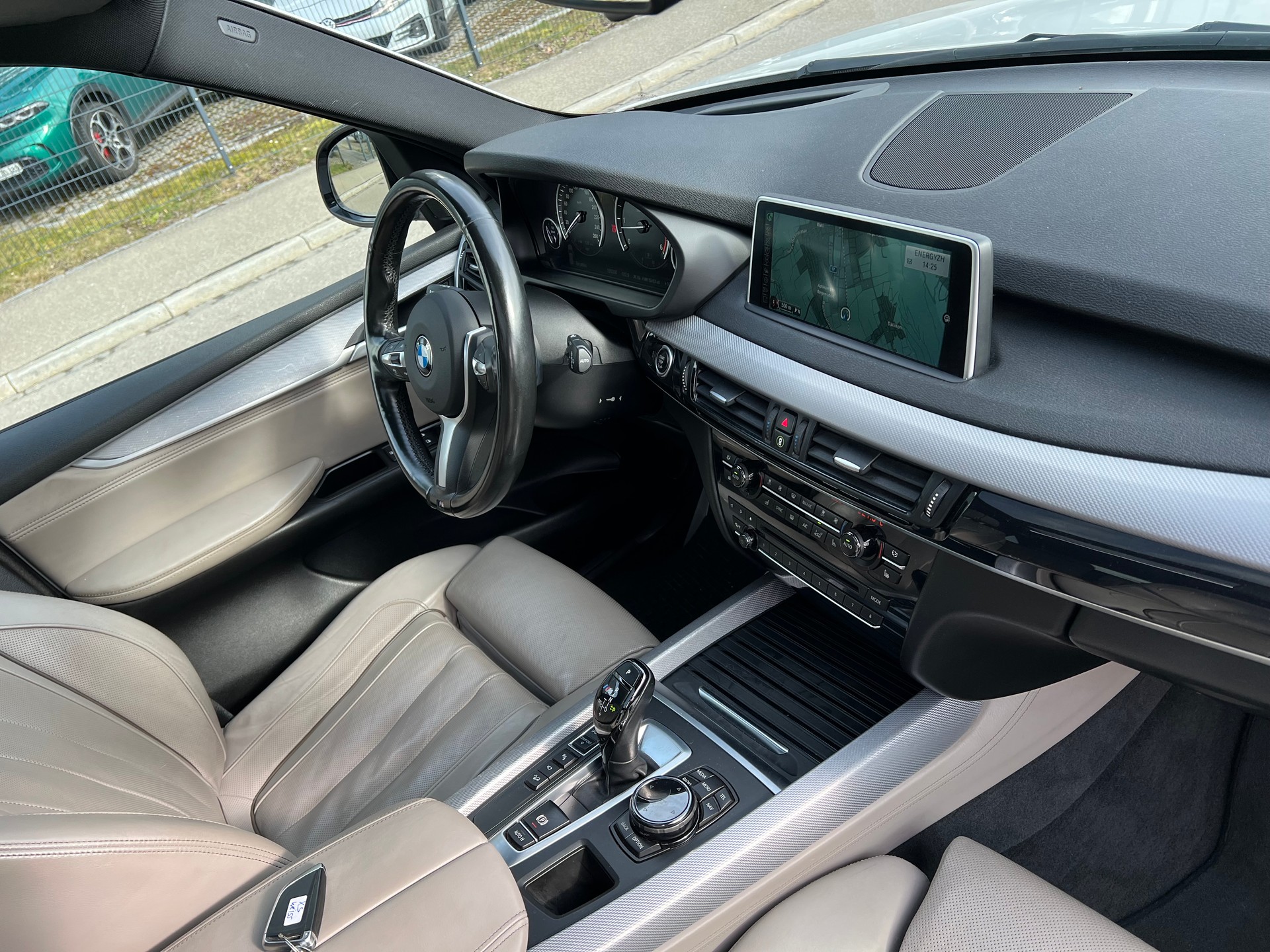 BMW X5 xDrive M50d Steptronic-image-16