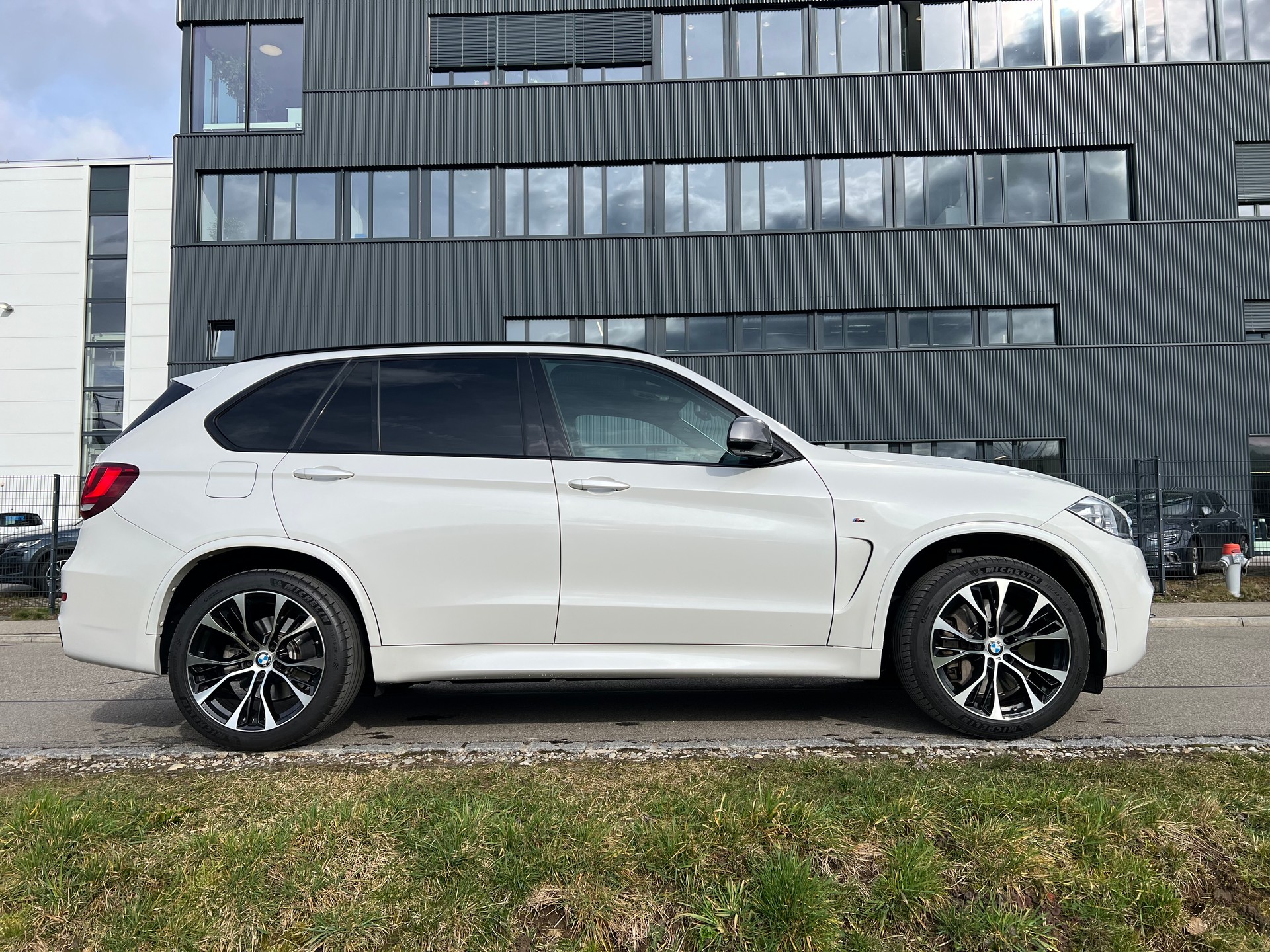 BMW X5 xDrive M50d Steptronic-image-10