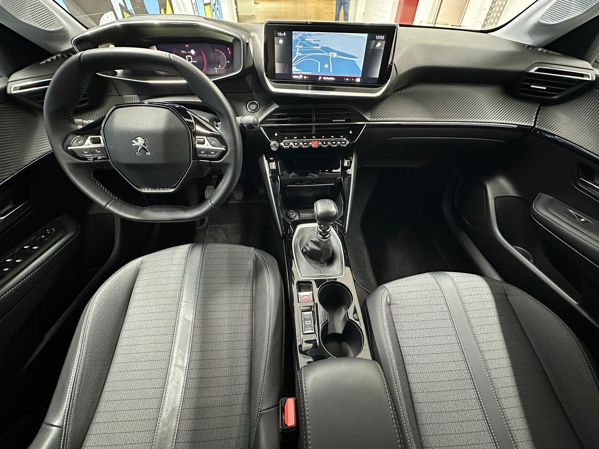 PEUGEOT 208 1.2 PureTech Allure Pack-image-8