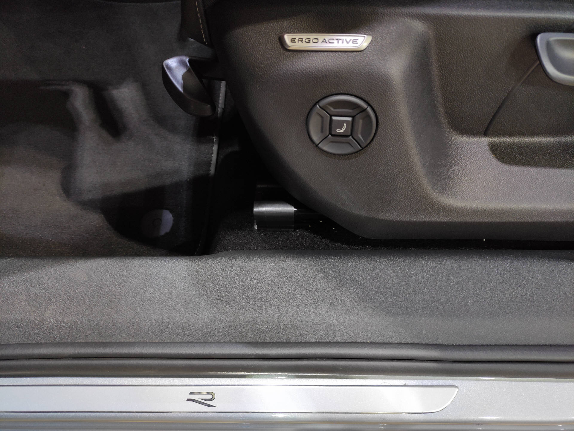 VW Tiguan 2.0 TSI R-Line Black-Style DSG 4motion-showroom-element-3