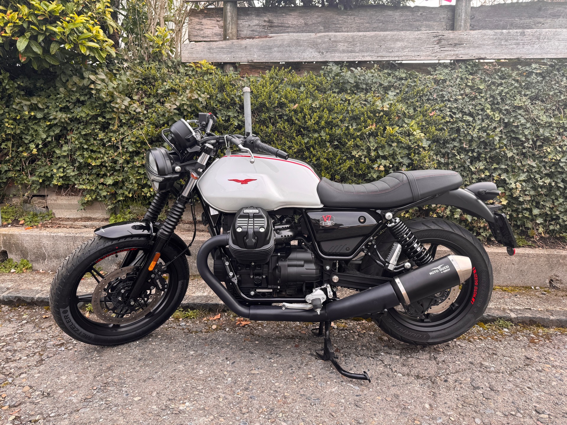 MOTO GUZZI V7 IV 850 Stone