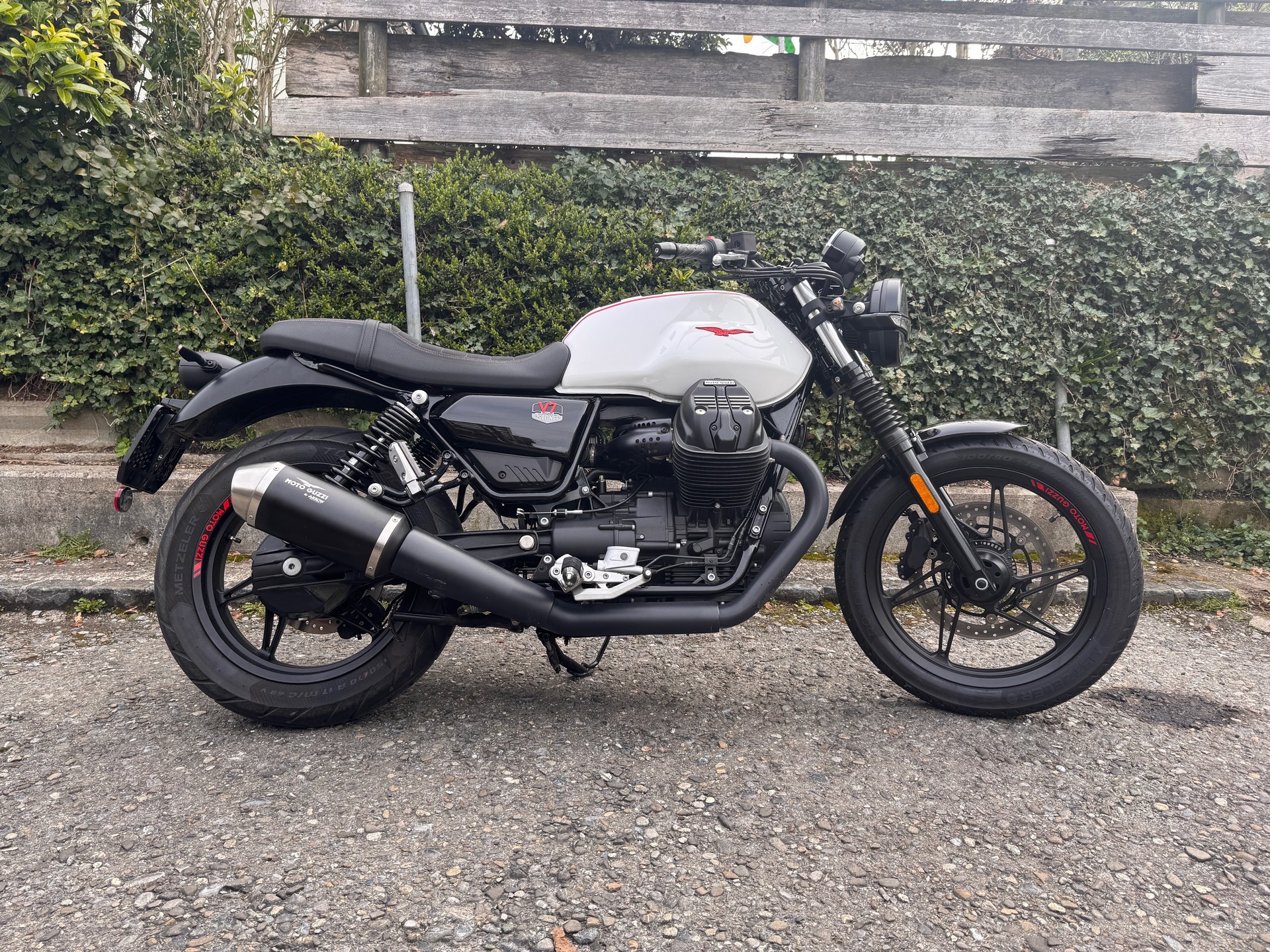 MOTO GUZZI V7 IV 850 Stone-showroom-element-3
