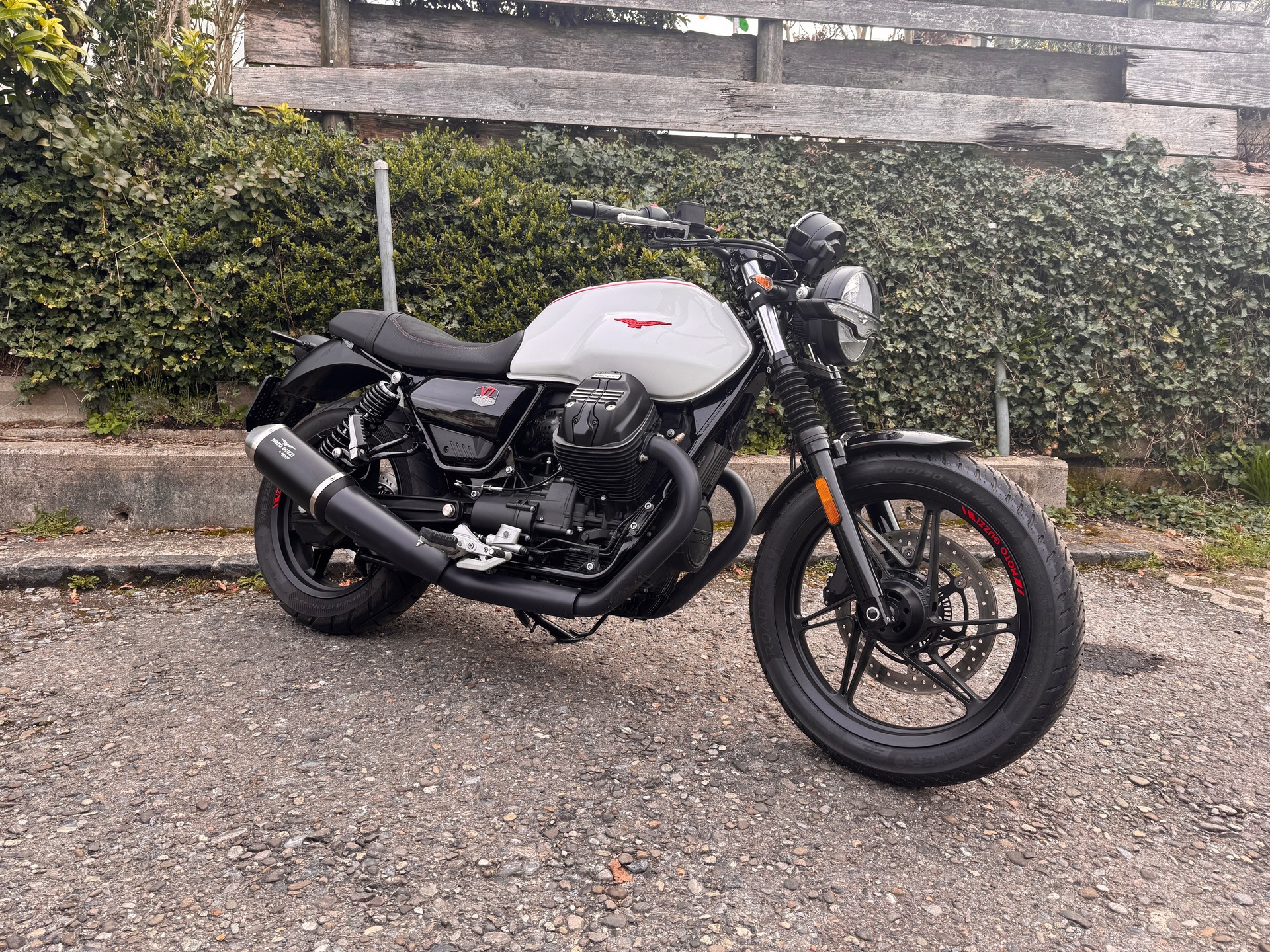 MOTO GUZZI V7 IV 850 Stone-showroom-element-2