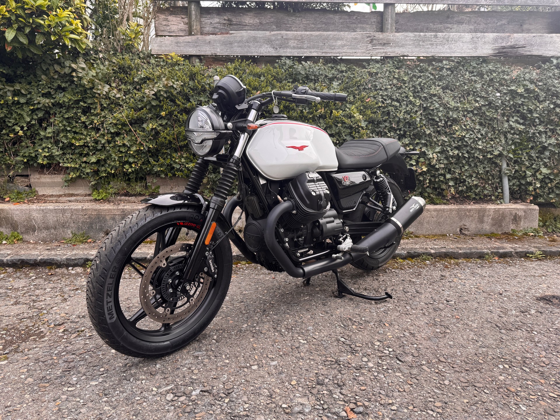 MOTO GUZZI V7 IV 850 Stone-showroom-element-1