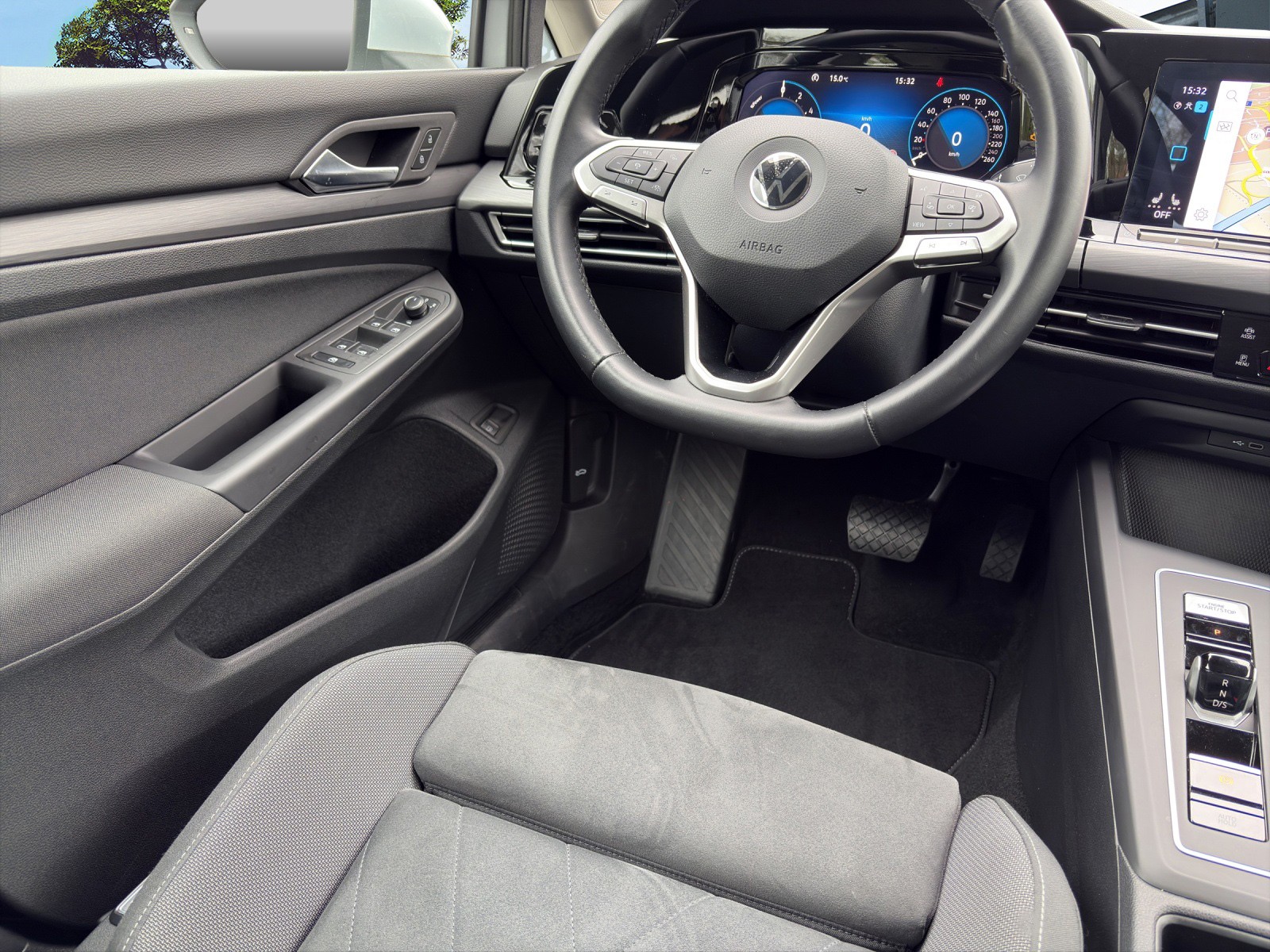 VW Golf 1.4 TSI PHEV Style-image-13