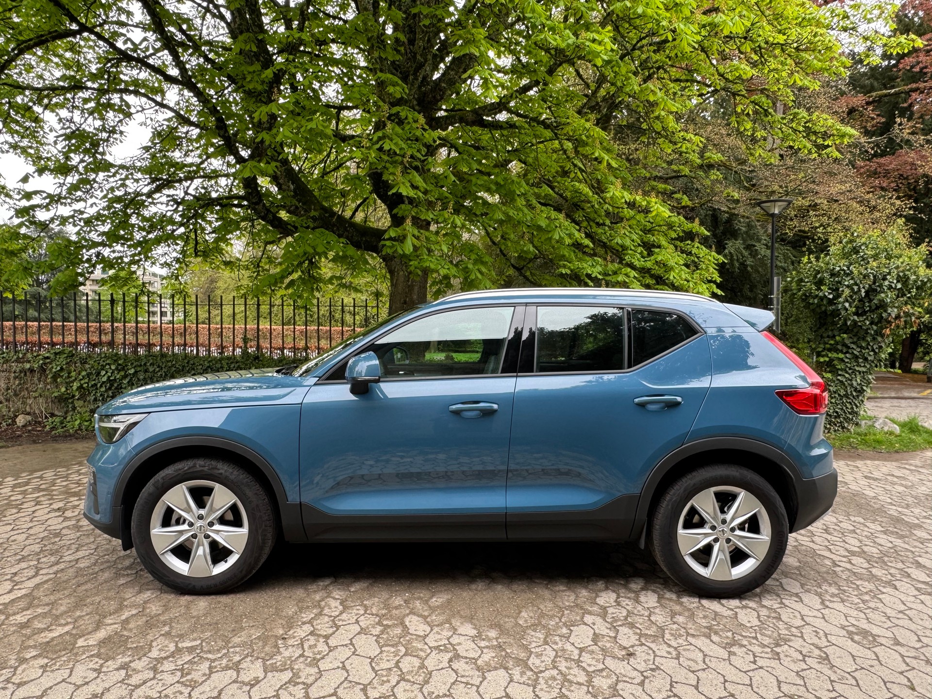 VOLVO XC40 T2 Core Geartronic-image-1