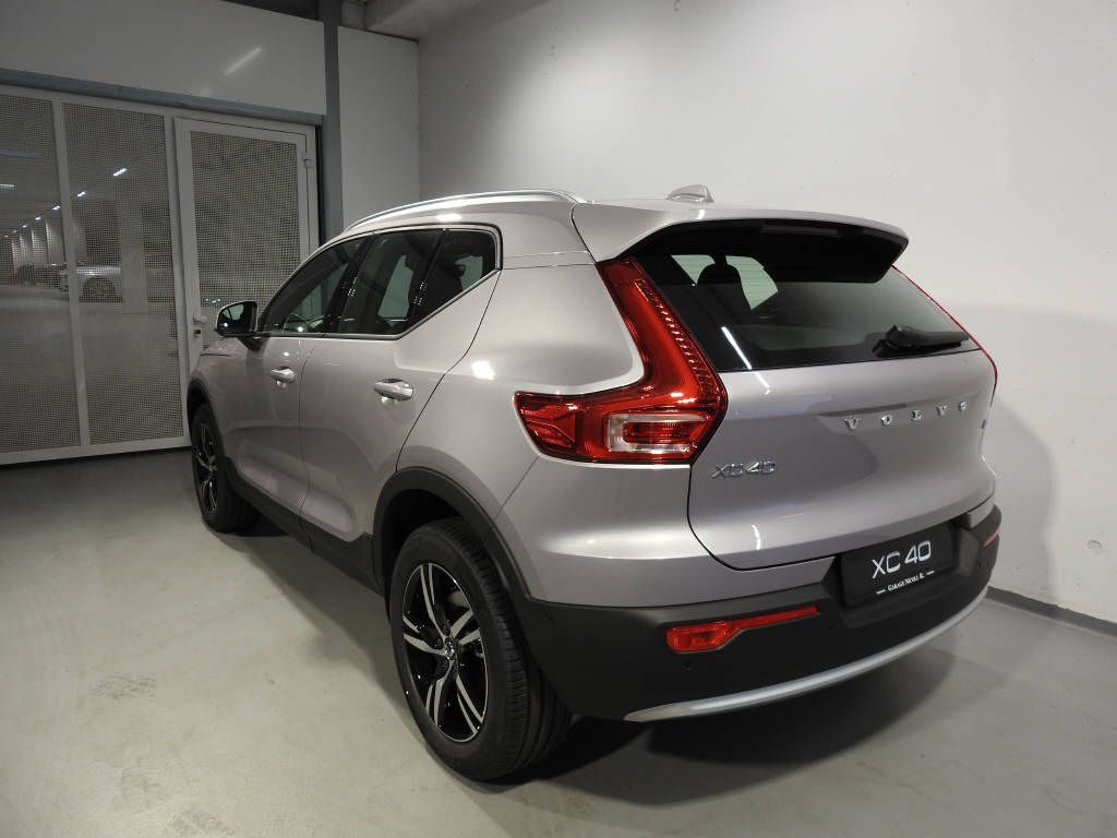 VOLVO XC40 2.0 B3 MH Core-image-3
