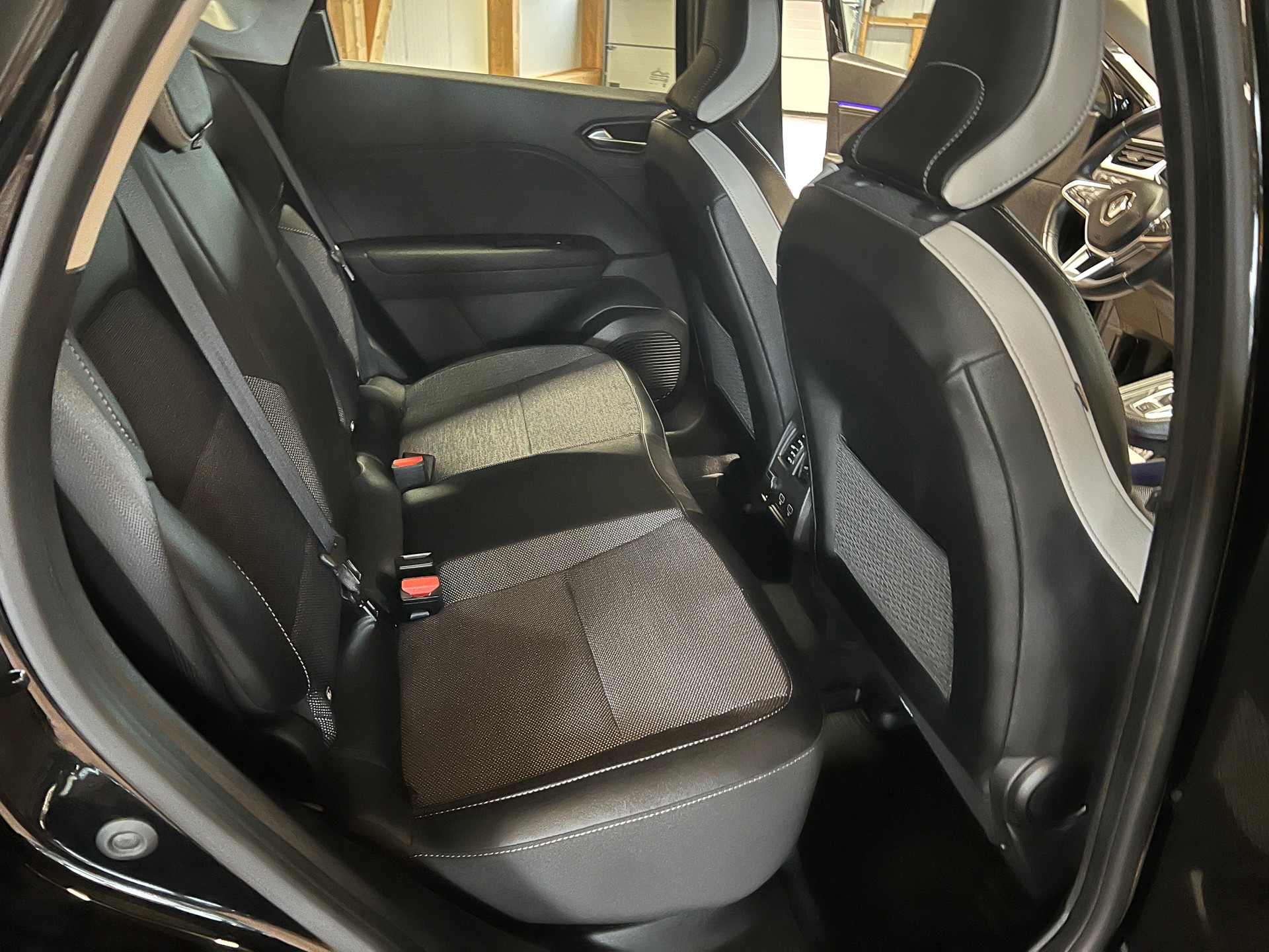 RENAULT Captur 1.3 TCe Techno EDC-image-13