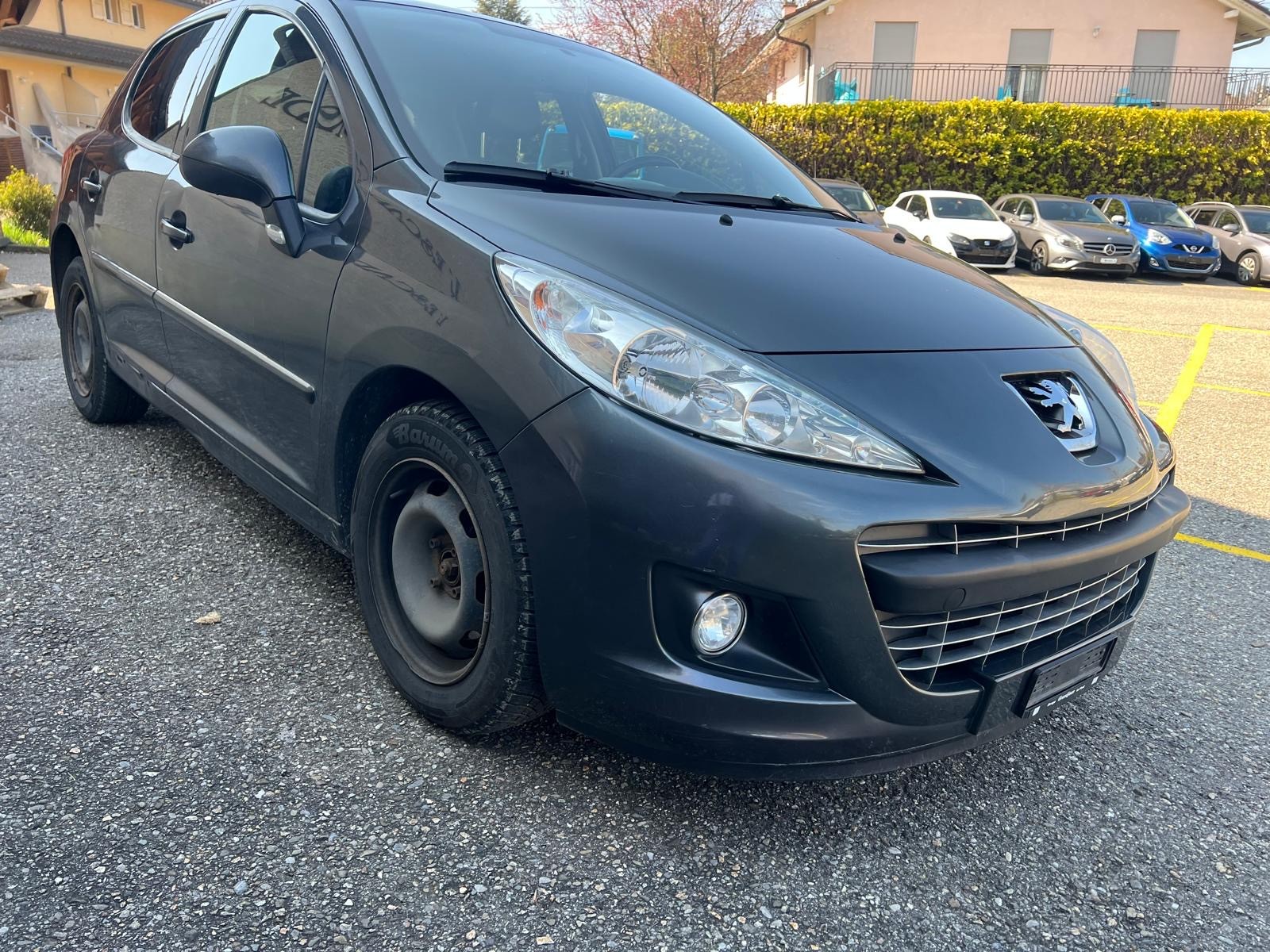 PEUGEOT 207 1.4 16V Trendy Clim-image-2