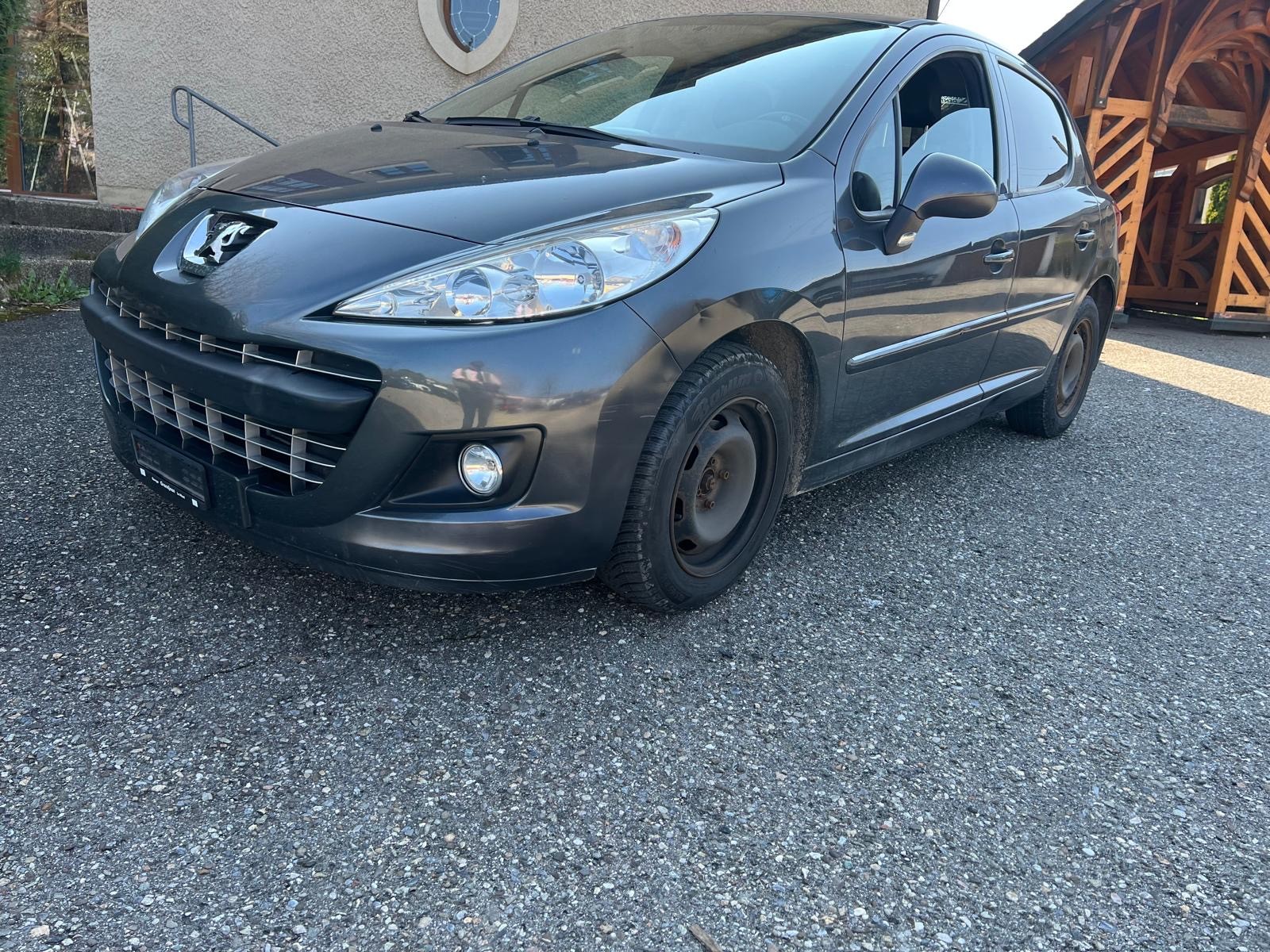PEUGEOT 207 1.4 16V Trendy Clim-image-1
