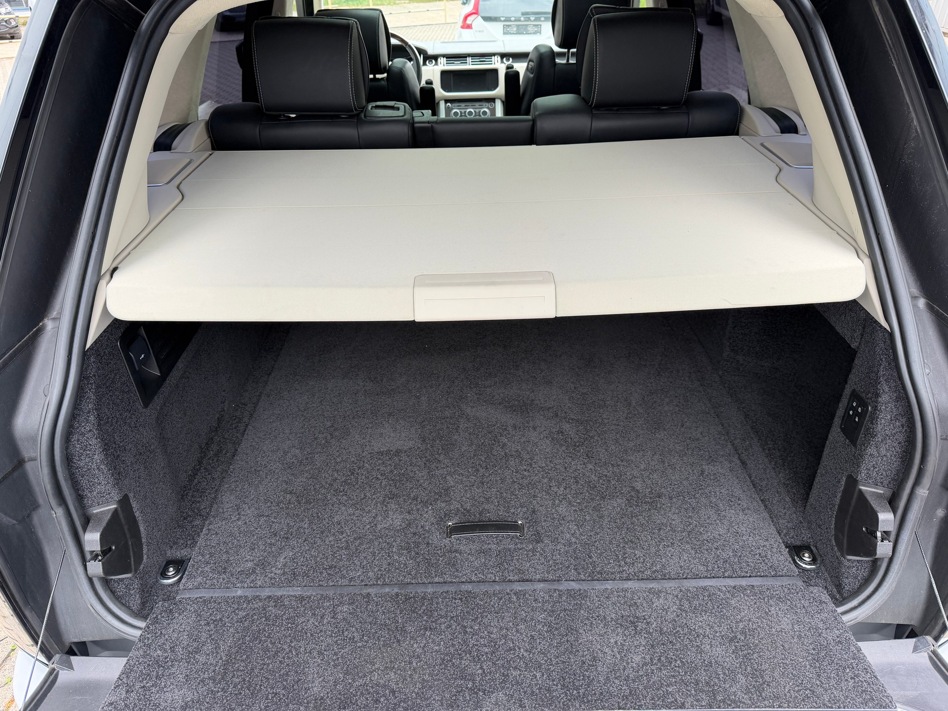 LAND ROVER Range Rover 4.4 SDV8 Autobiography-image-13