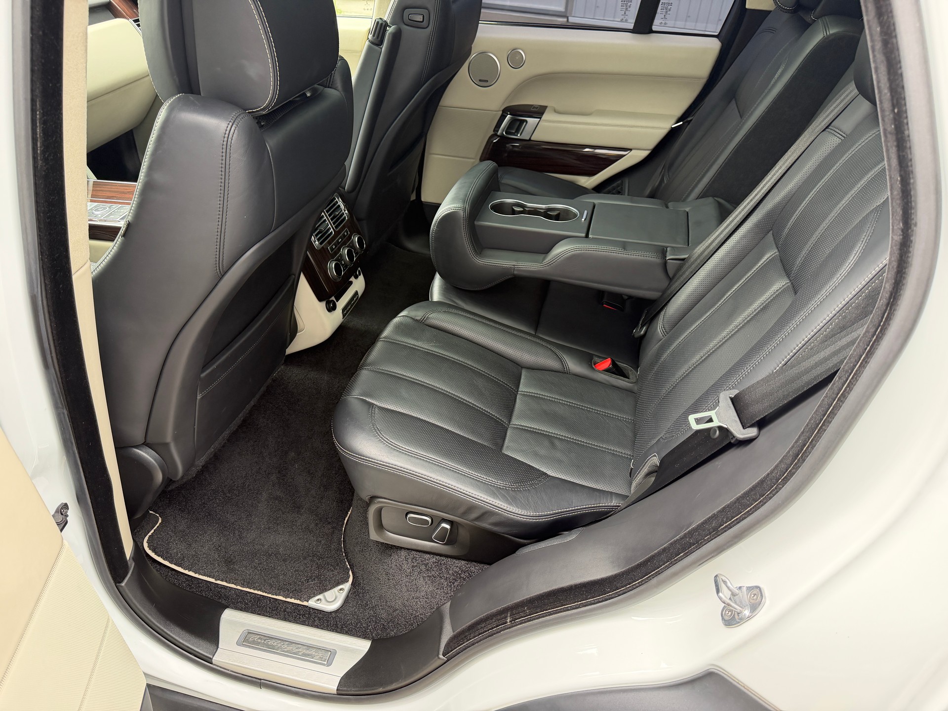 LAND ROVER Range Rover 4.4 SDV8 Autobiography-image-9