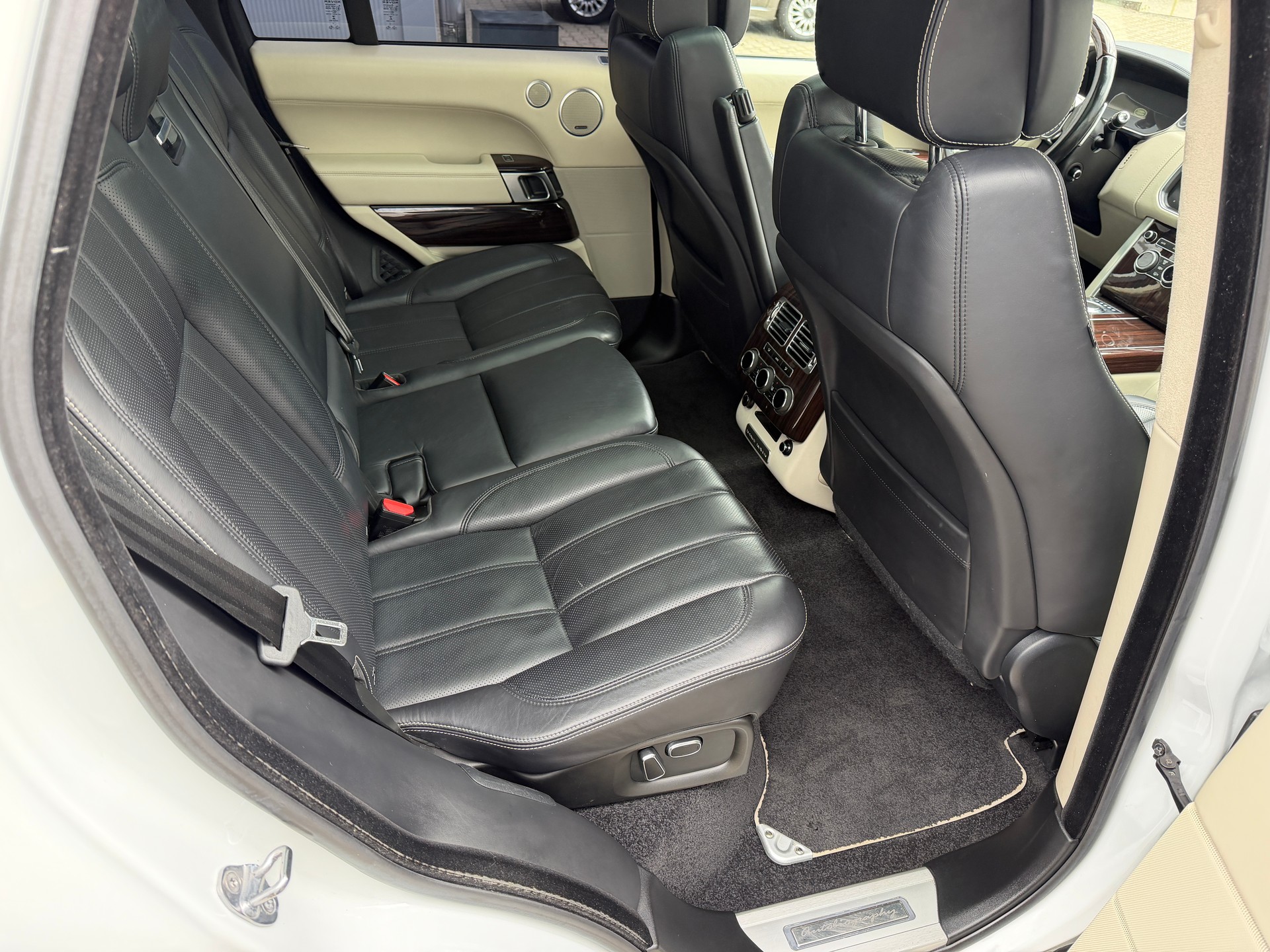 LAND ROVER Range Rover 4.4 SDV8 Autobiography-image-11