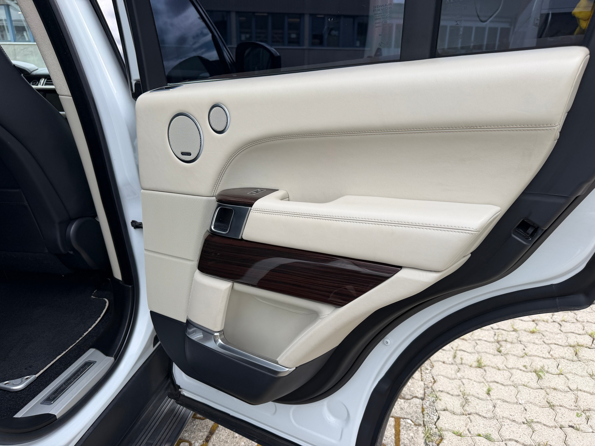 LAND ROVER Range Rover 4.4 SDV8 Autobiography-image-12