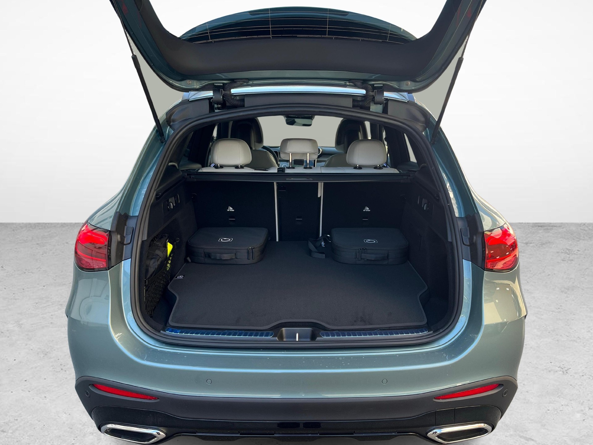 MERCEDES-BENZ GLC 300 e 4MATIC EQ Star AMG Line-image-11