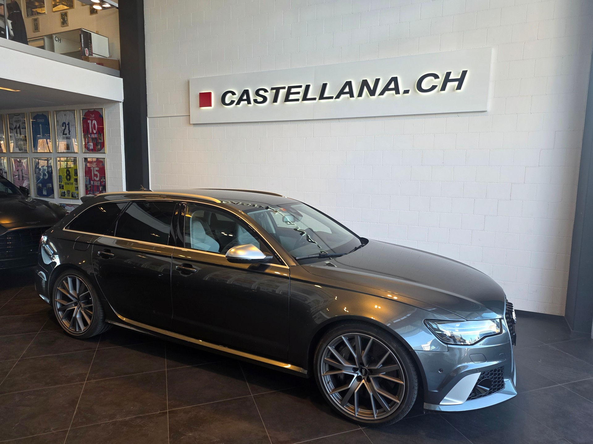 AUDI RS6 Avant 4.0 TFSI V8 p-image-0