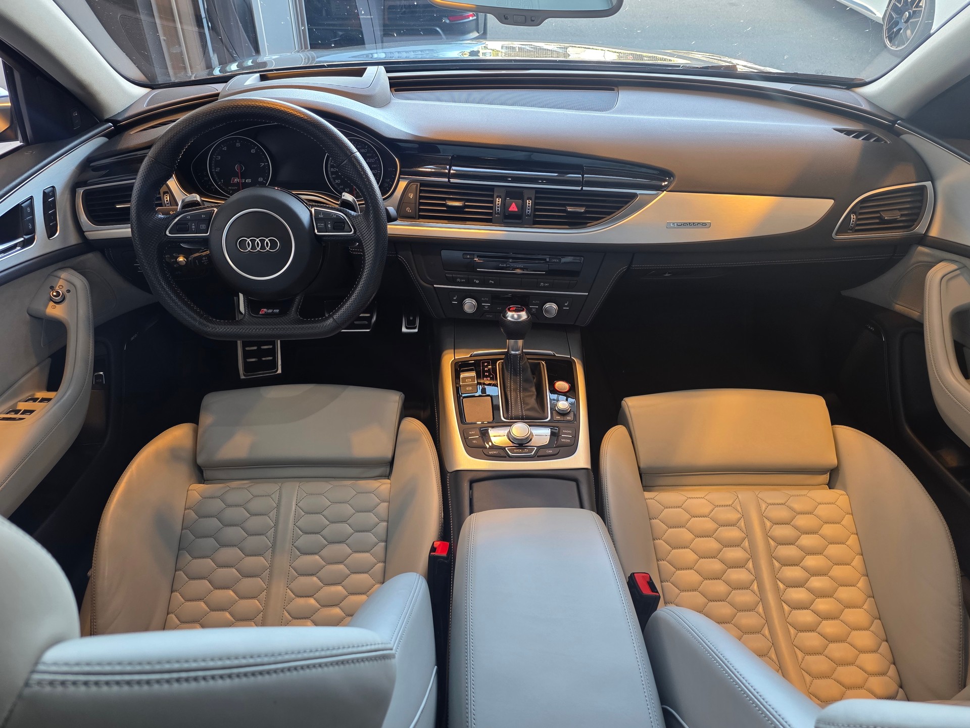AUDI RS6 Avant 4.0 TFSI V8 p-image-15