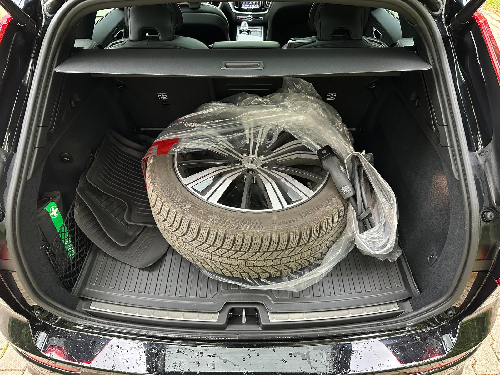 VOLVO XC60 T8 eAWD PluginHybrid XCENTRIC Black Edition Geartronic-image-16