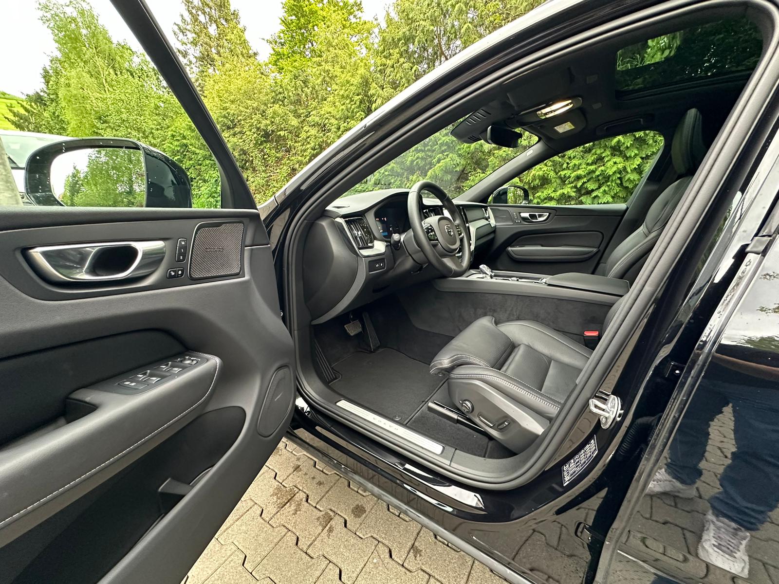 VOLVO XC60 T8 eAWD PluginHybrid XCENTRIC Black Edition Geartronic-image-11