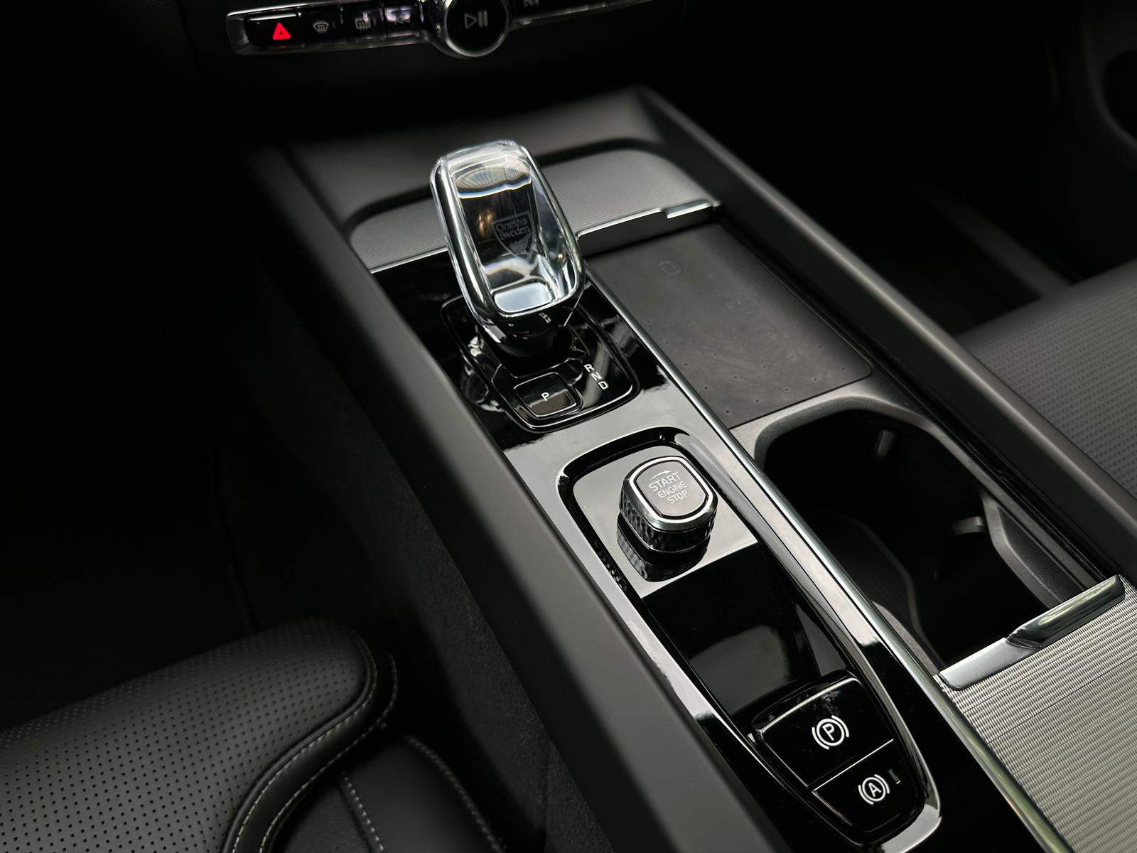 VOLVO XC60 T8 eAWD PluginHybrid XCENTRIC Black Edition Geartronic-image-24