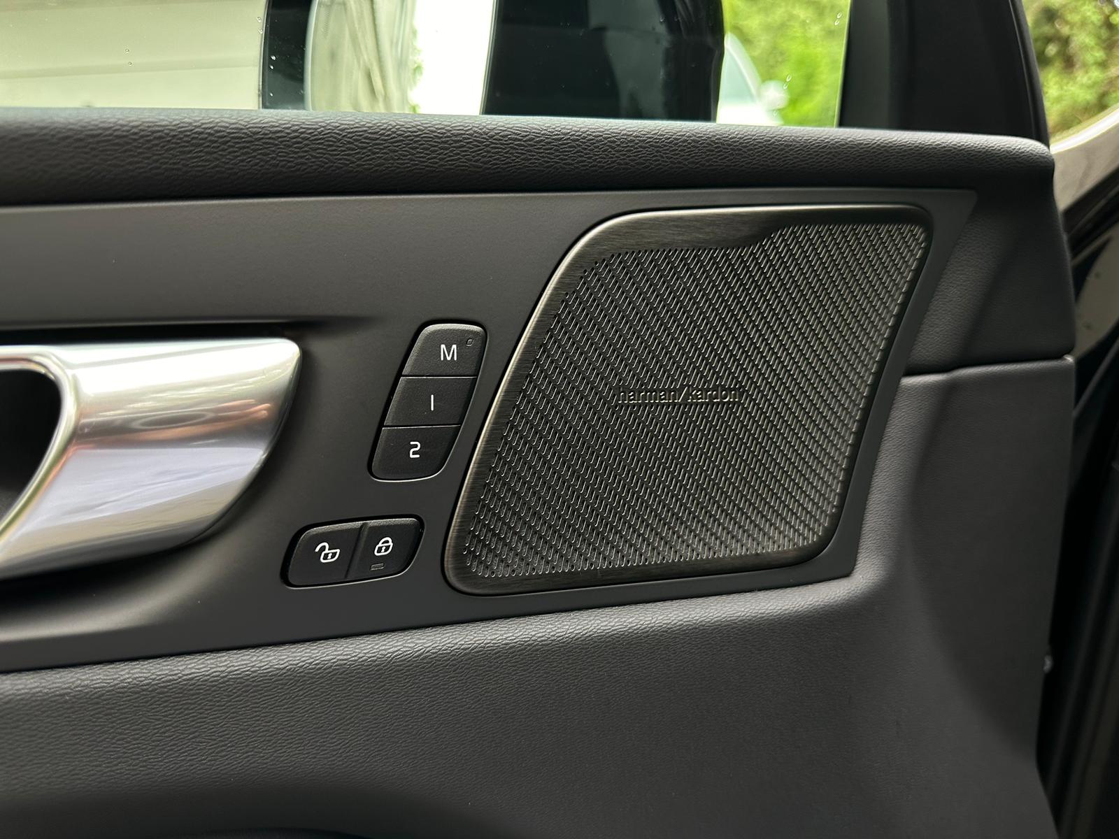 VOLVO XC60 T8 eAWD PluginHybrid XCENTRIC Black Edition Geartronic-image-12