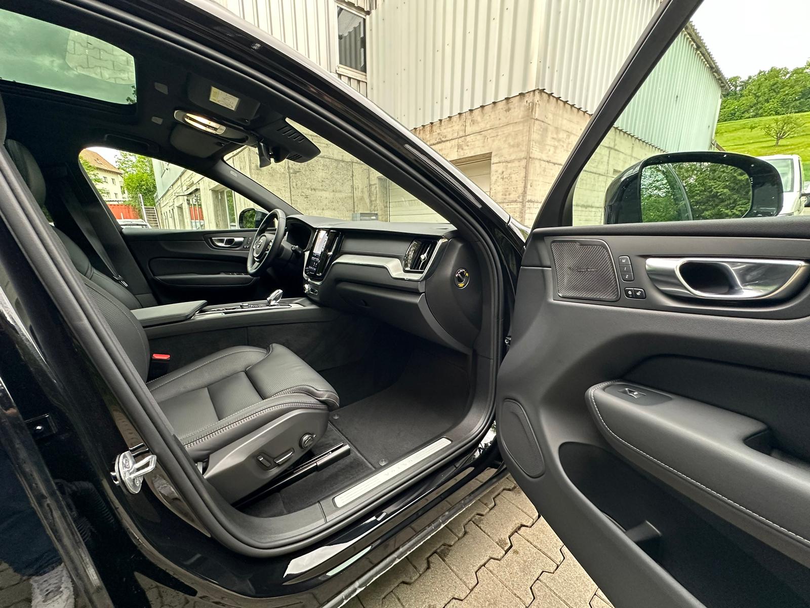 VOLVO XC60 T8 eAWD PluginHybrid XCENTRIC Black Edition Geartronic-image-18