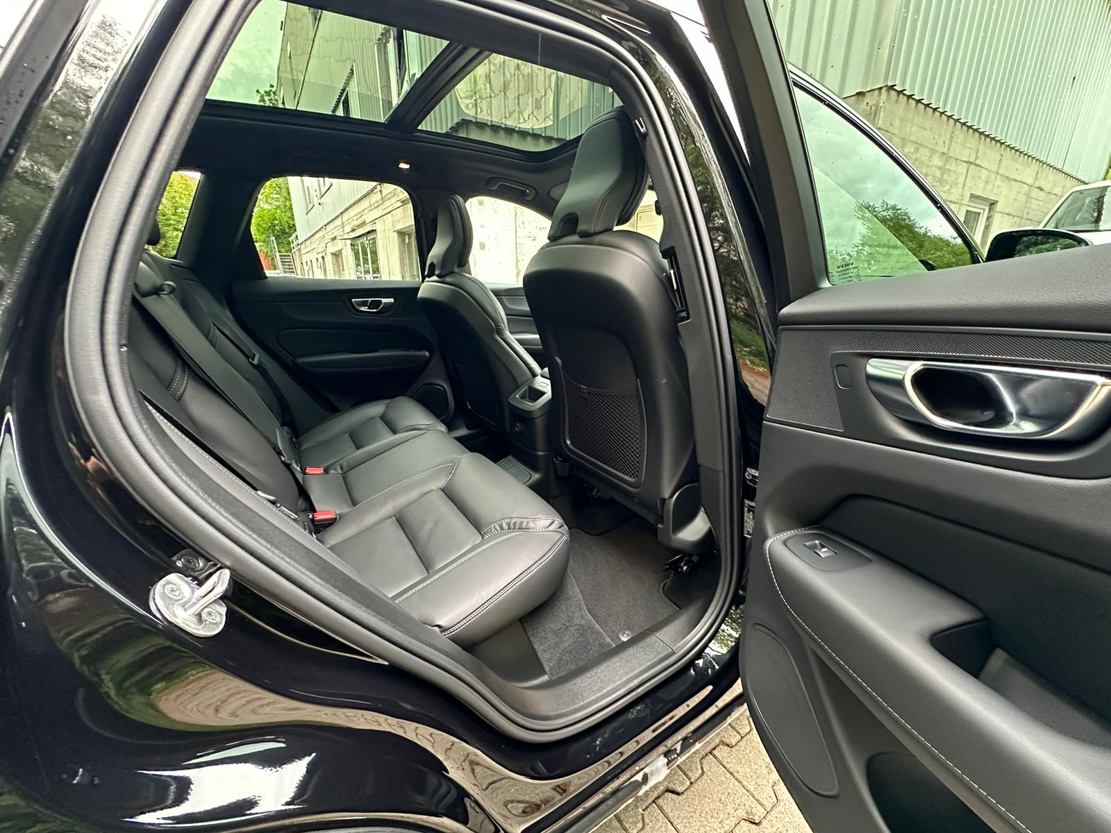 VOLVO XC60 T8 eAWD PluginHybrid XCENTRIC Black Edition Geartronic-image-17