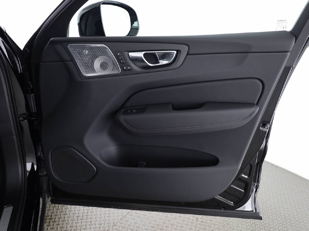 VOLVO XC60 2.0 T8 TE Ultra Dark eAWD-image-4