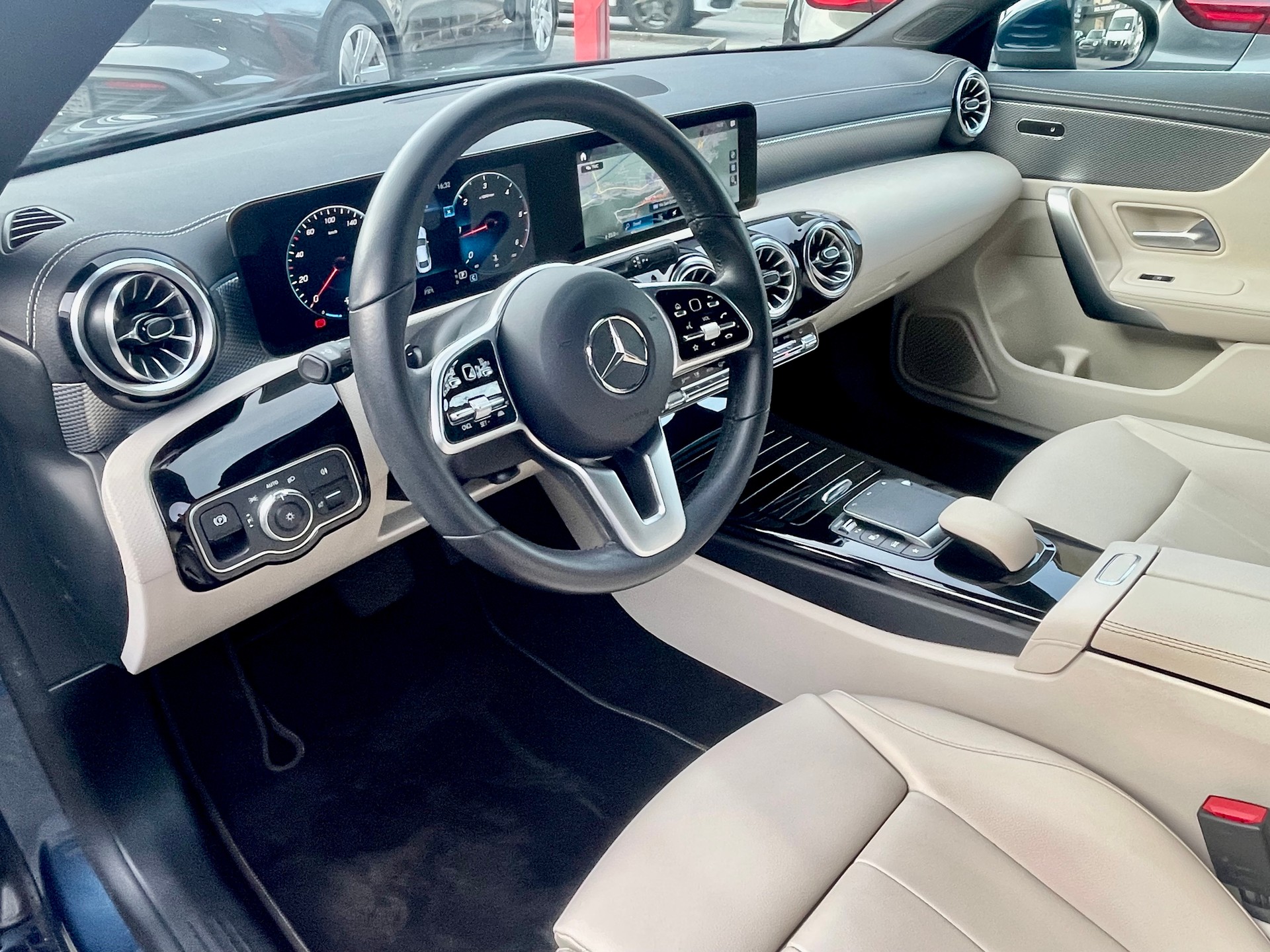 MERCEDES-BENZ CLA 220 d 4Matic Style 8G-DCT-image-1