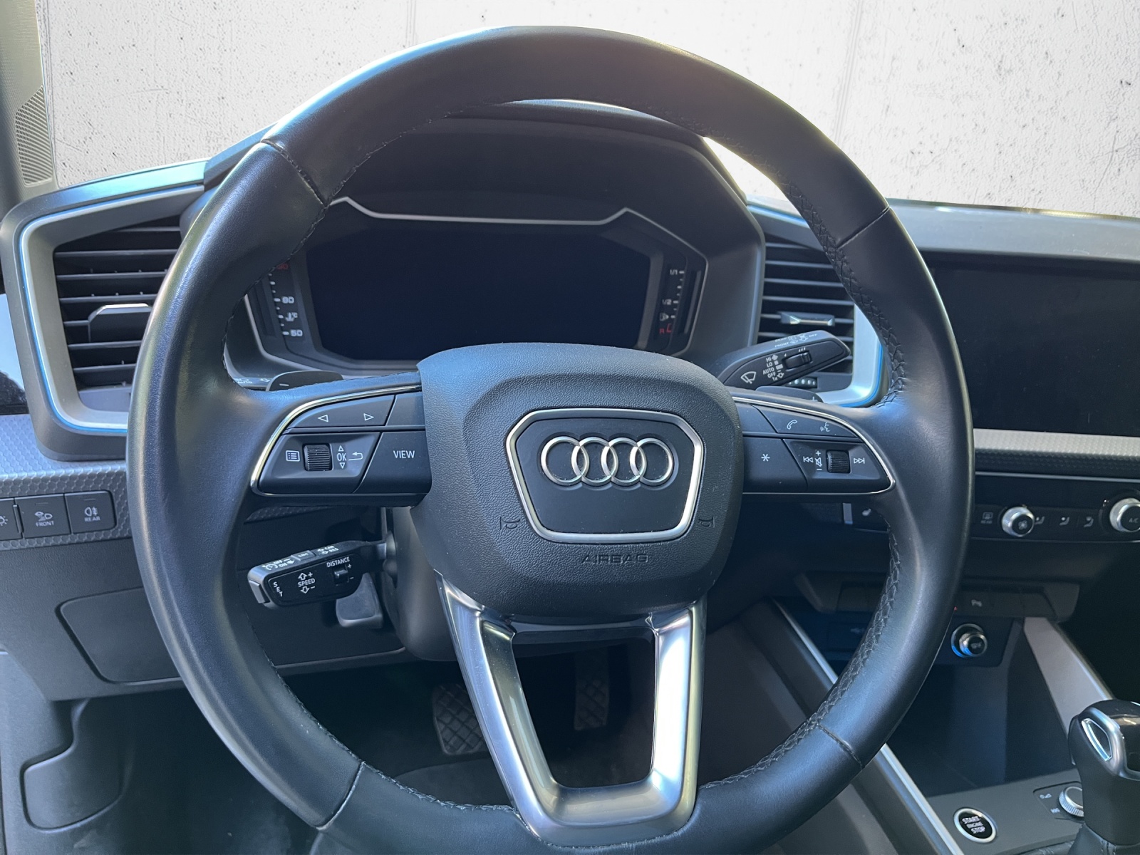 AUDI A1 City Carver 30 TFSI Attraction S-tronic-image-8