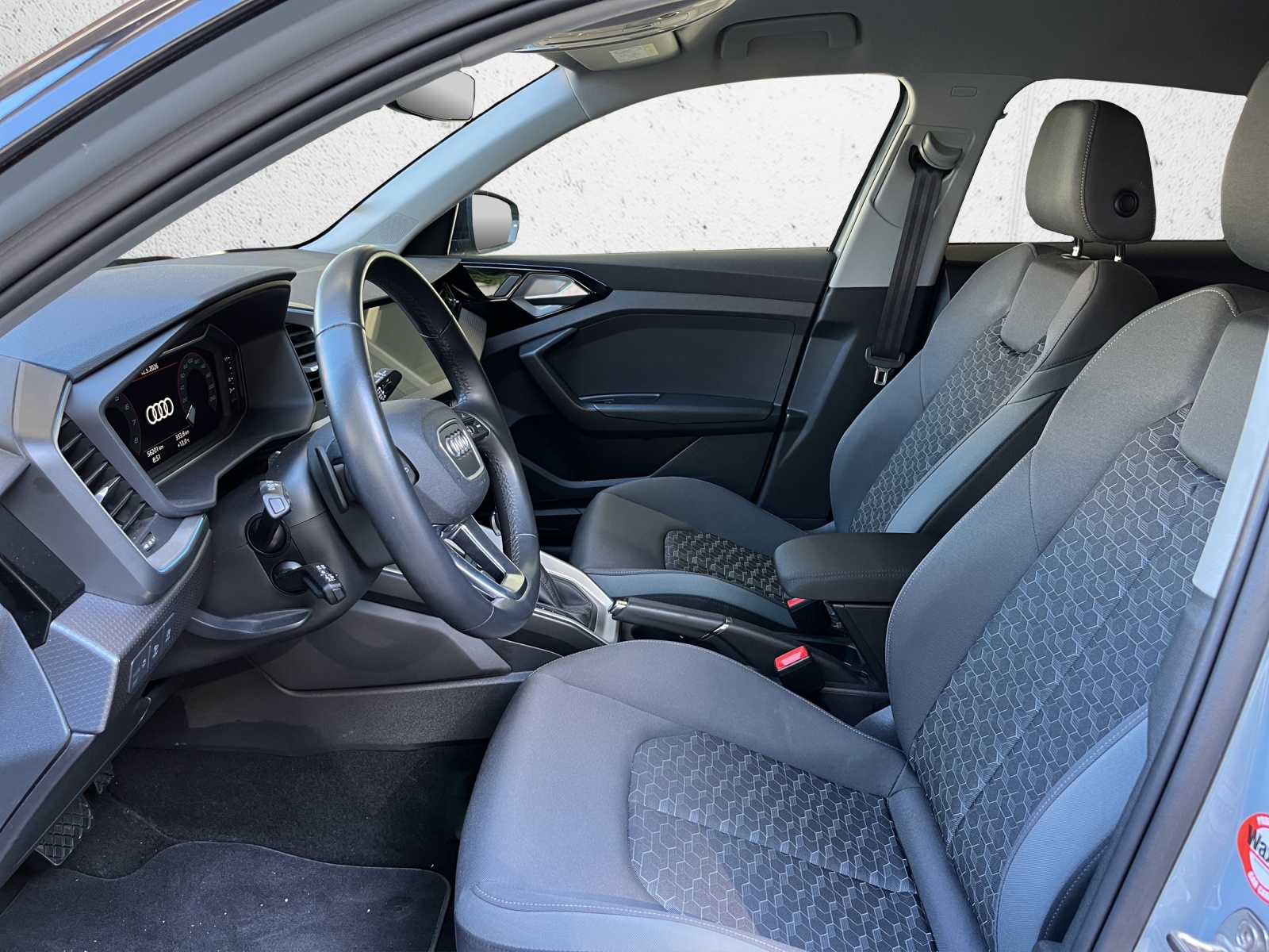 AUDI A1 City Carver 30 TFSI Attraction S-tronic-image-9